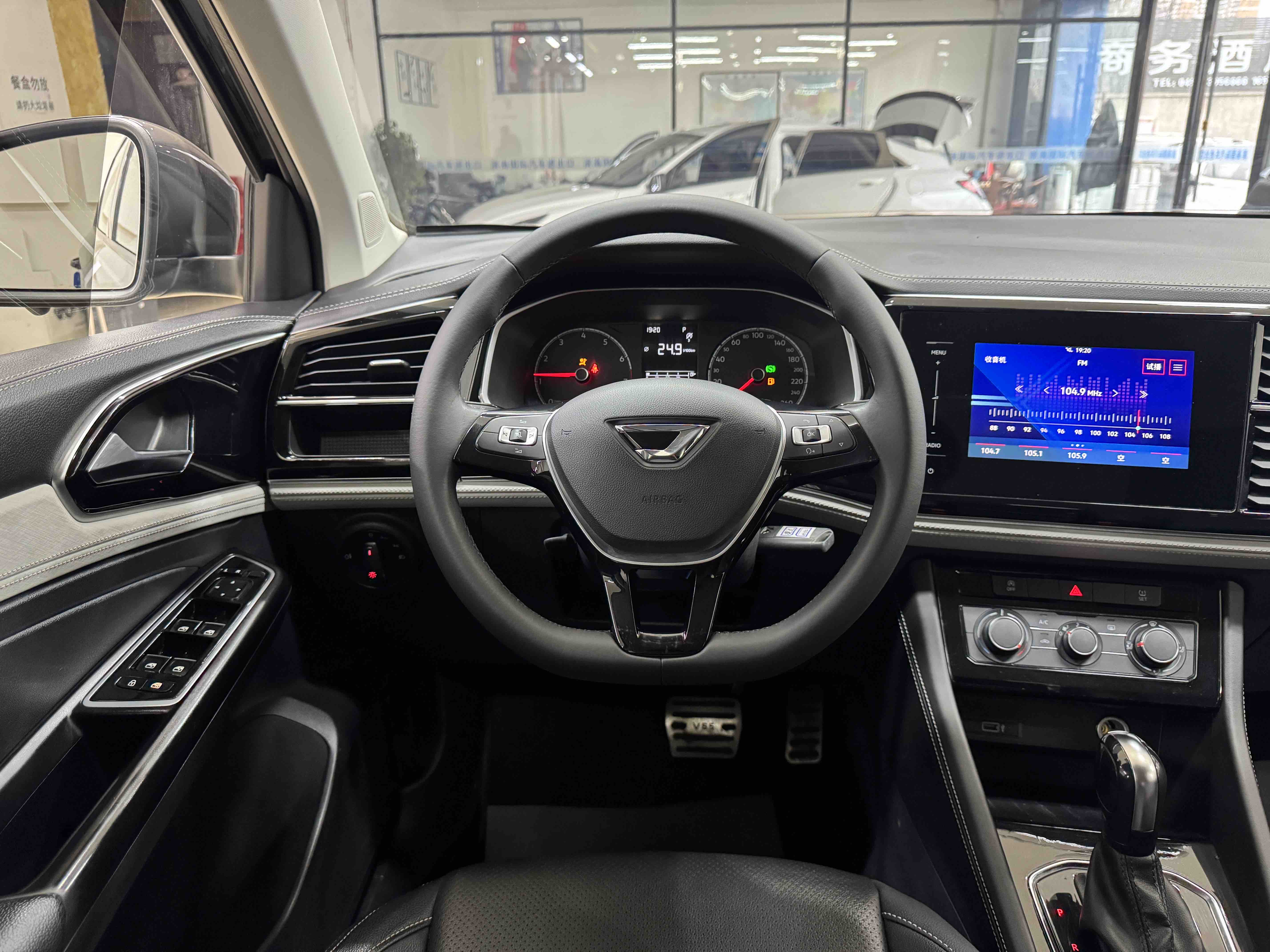 VS5 2022 car image #16
