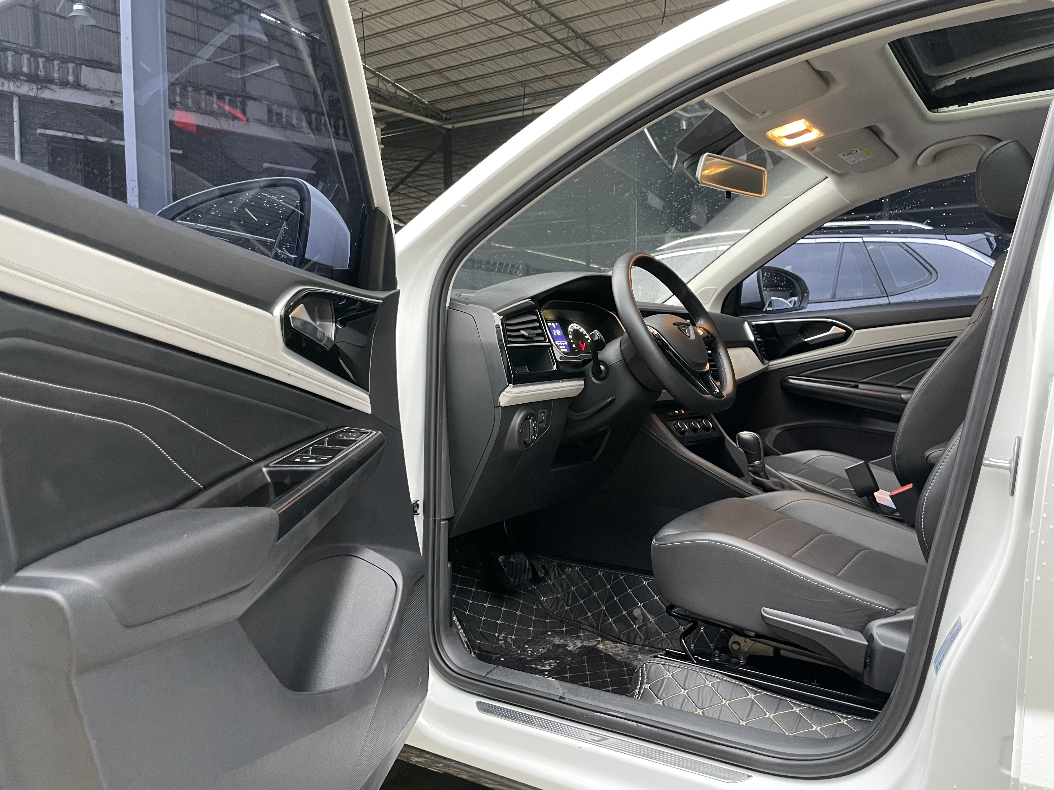 VS5 2024 car image #16