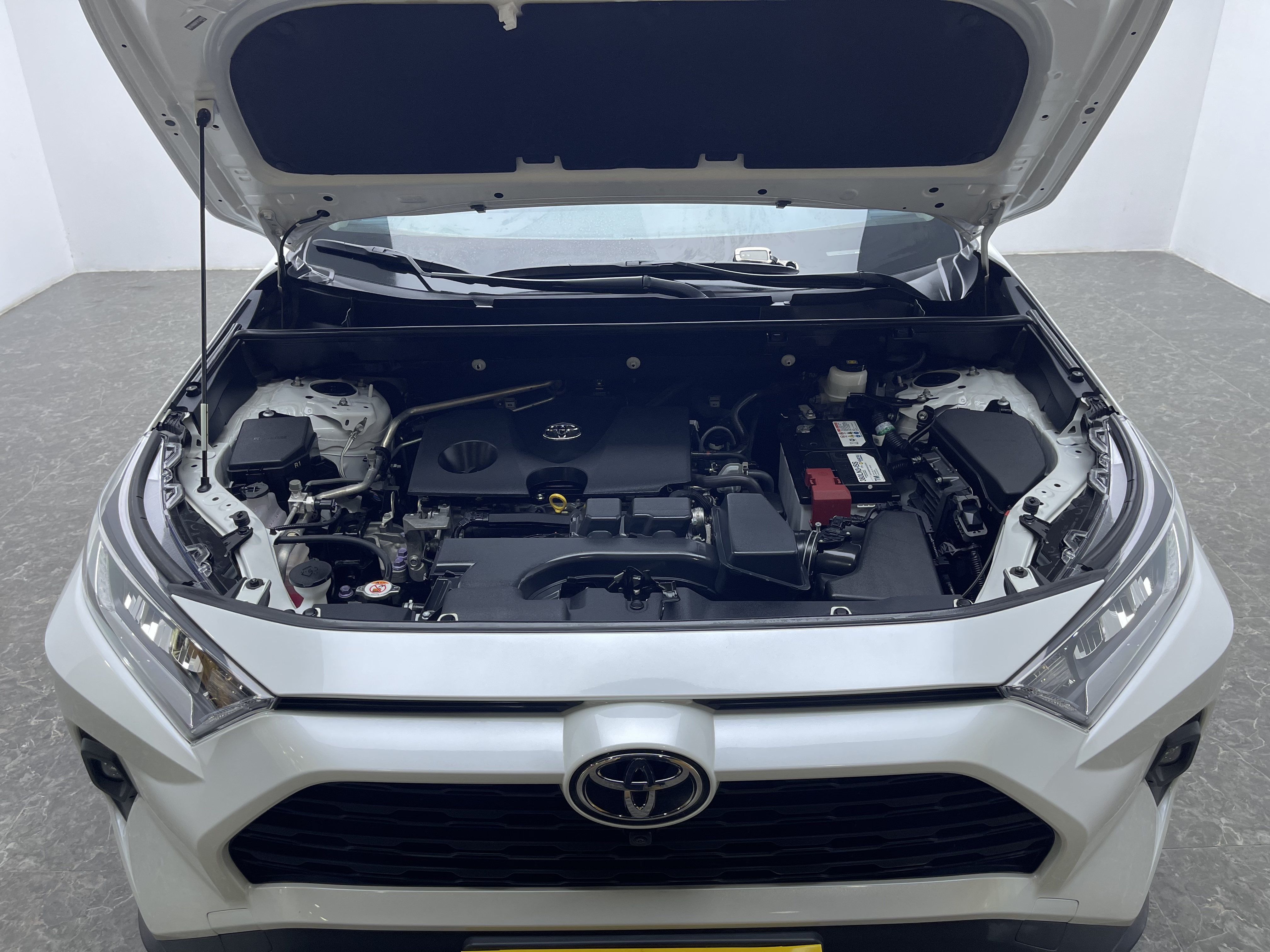Toyota RAV4 2024 car image #16