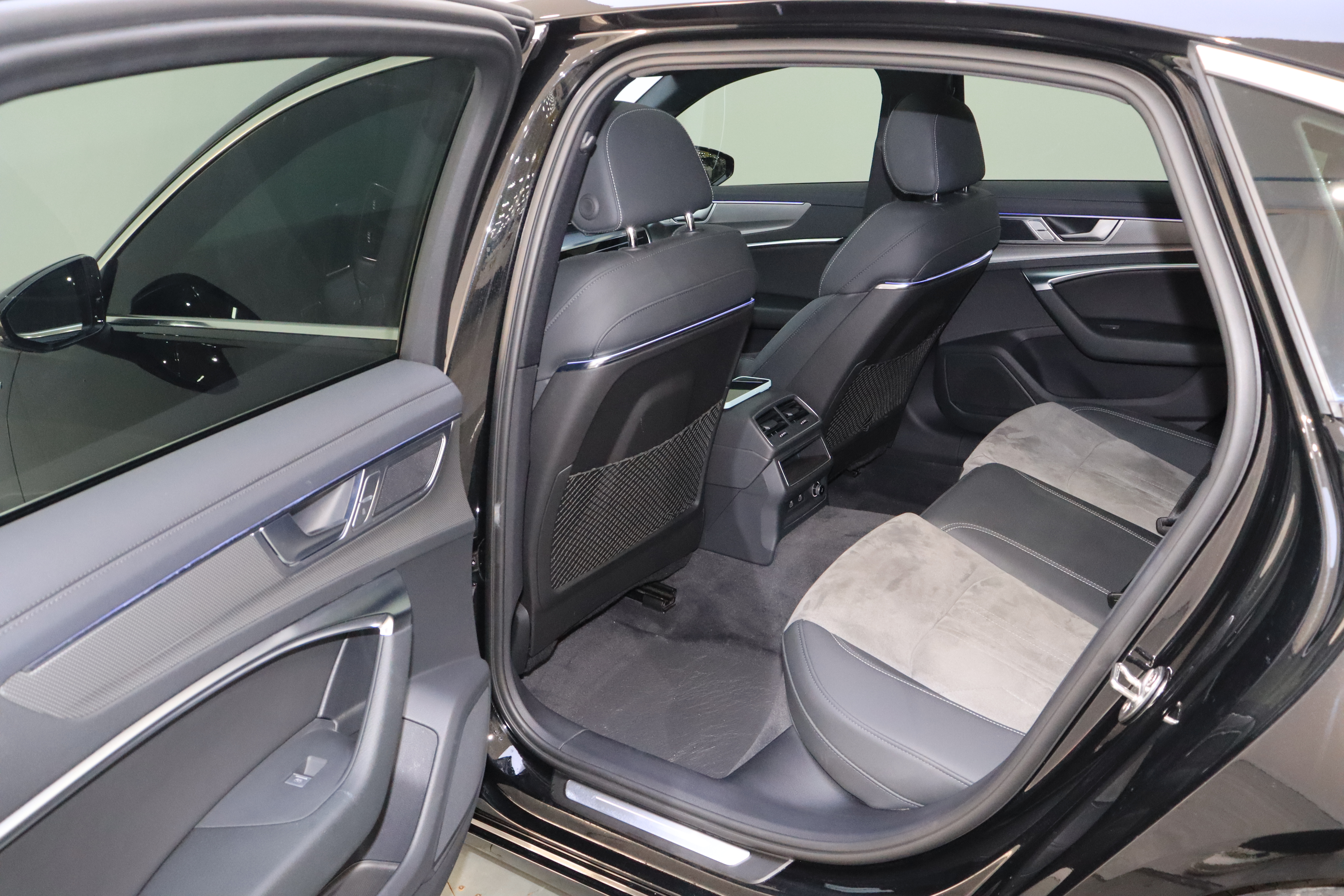 Audi A6L 2023 car image #16