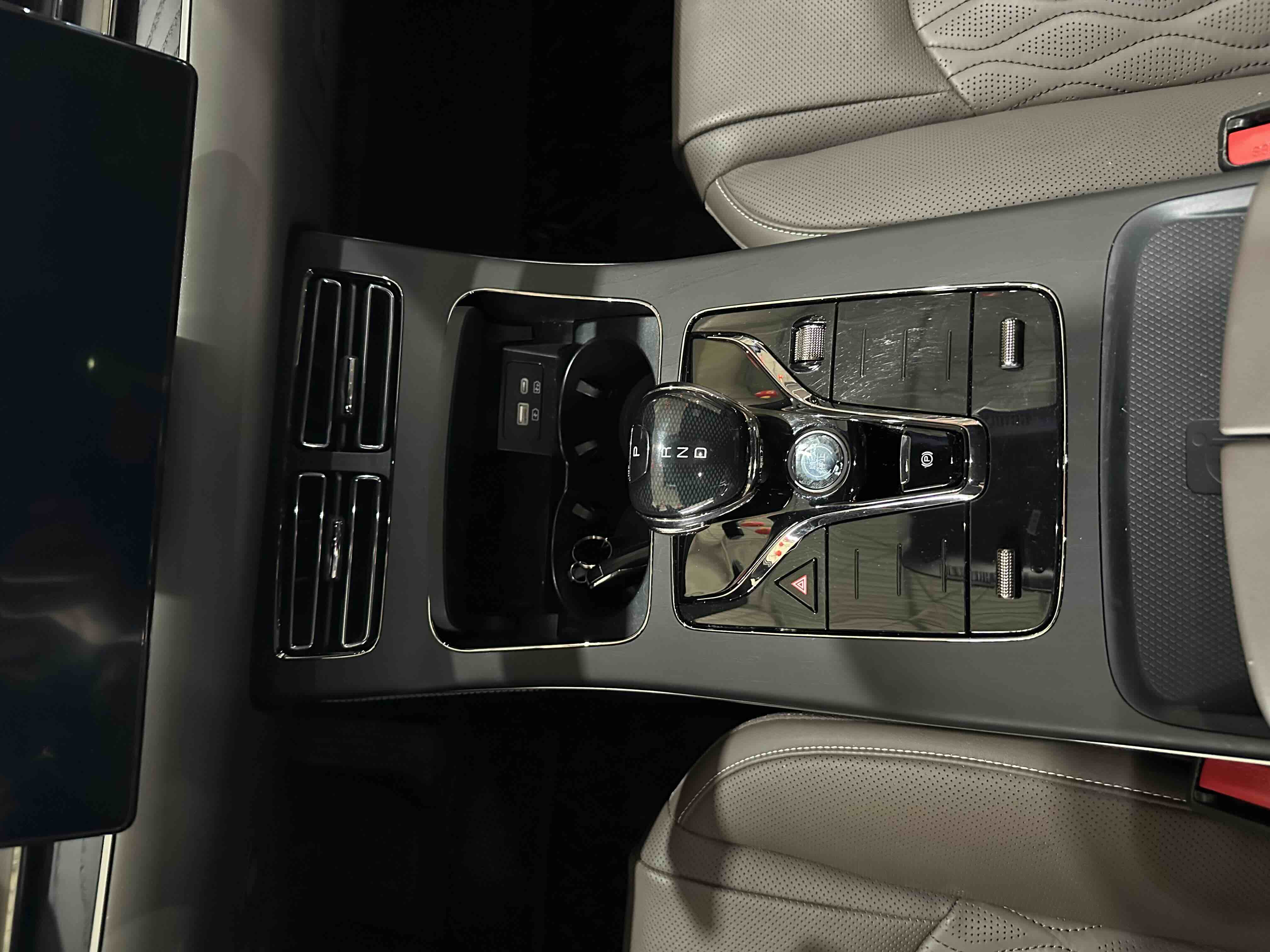 BYD Han 2023 car image #16