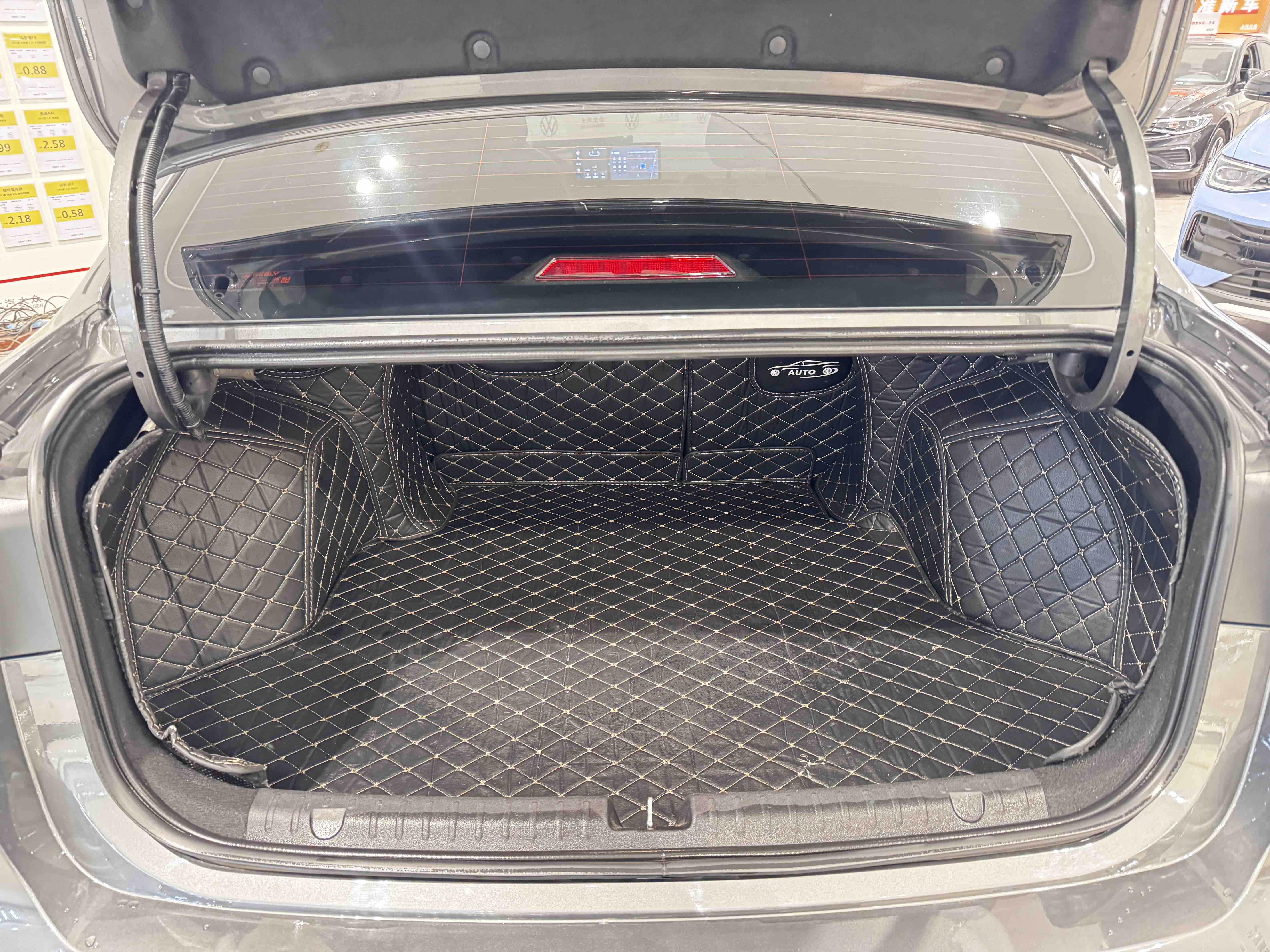 Emgrand 2023 car image #16