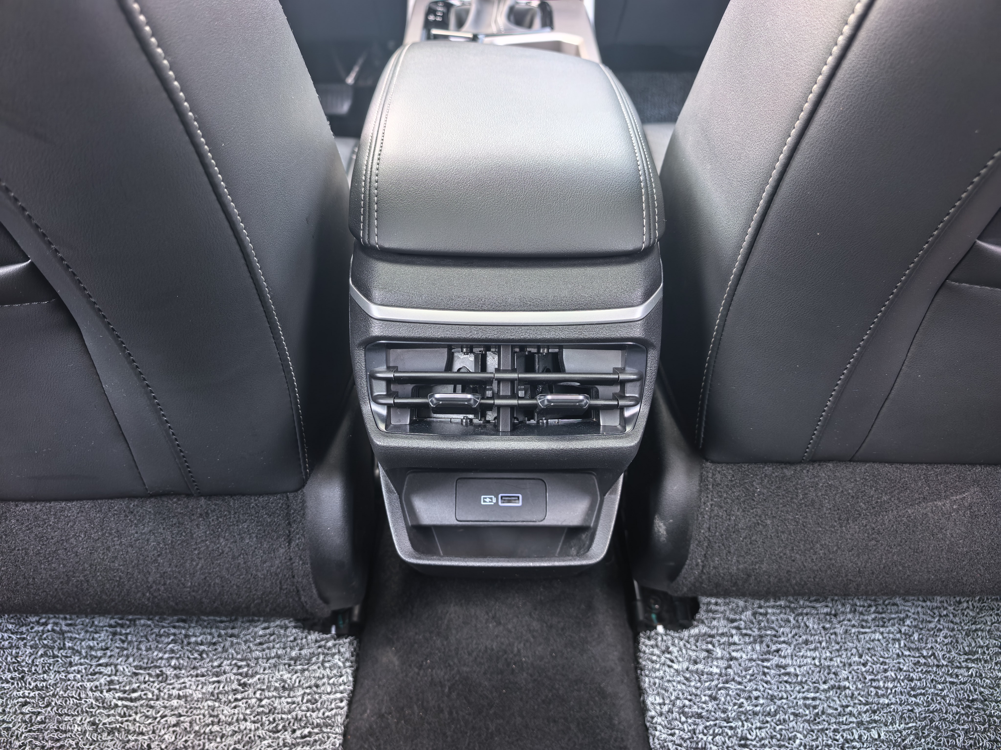 GEELY Emgrand 2024 #16 GEELY Emgrand 2024 car image #16