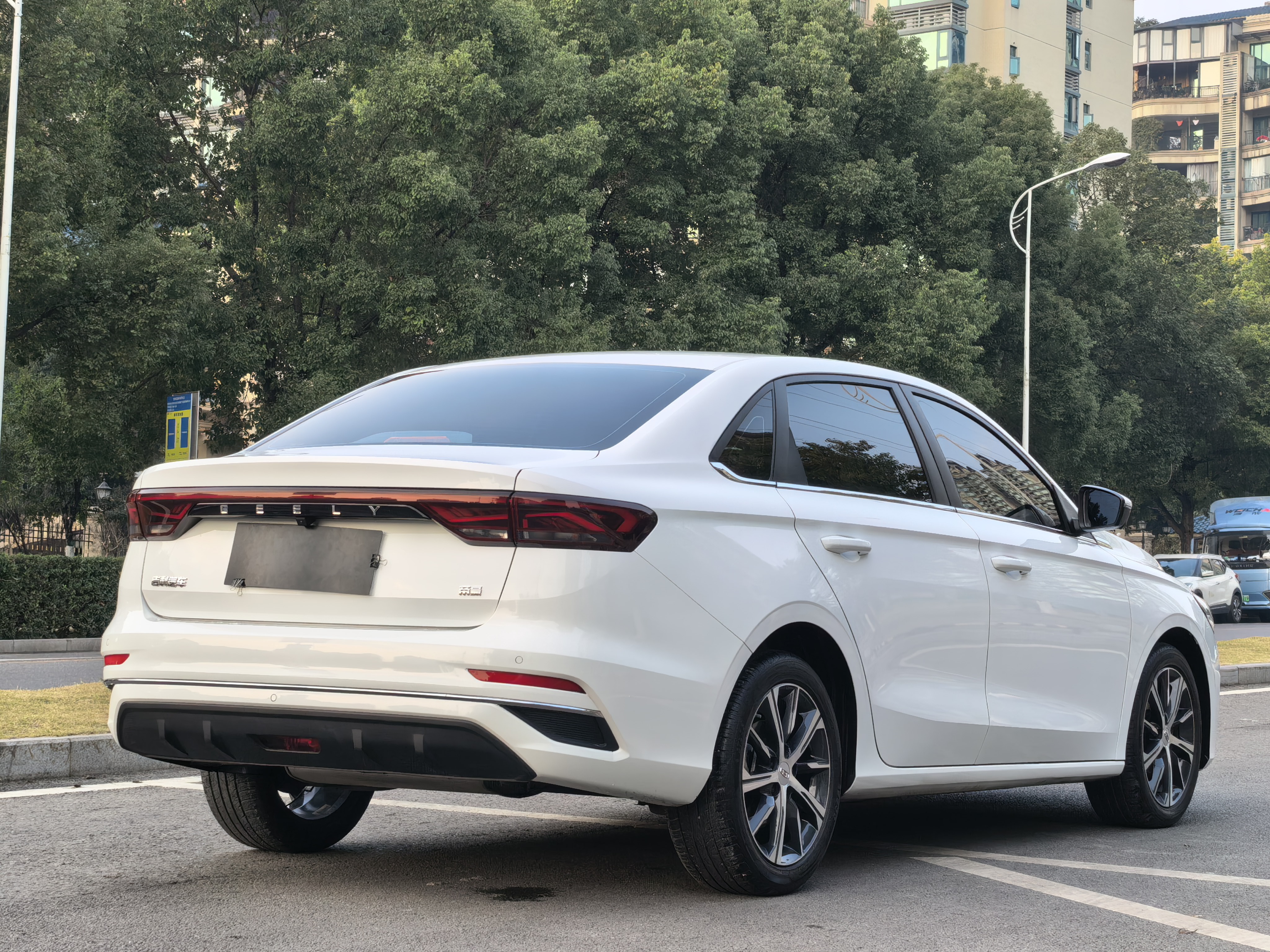 GEELY Emgrand 2023 car image #16