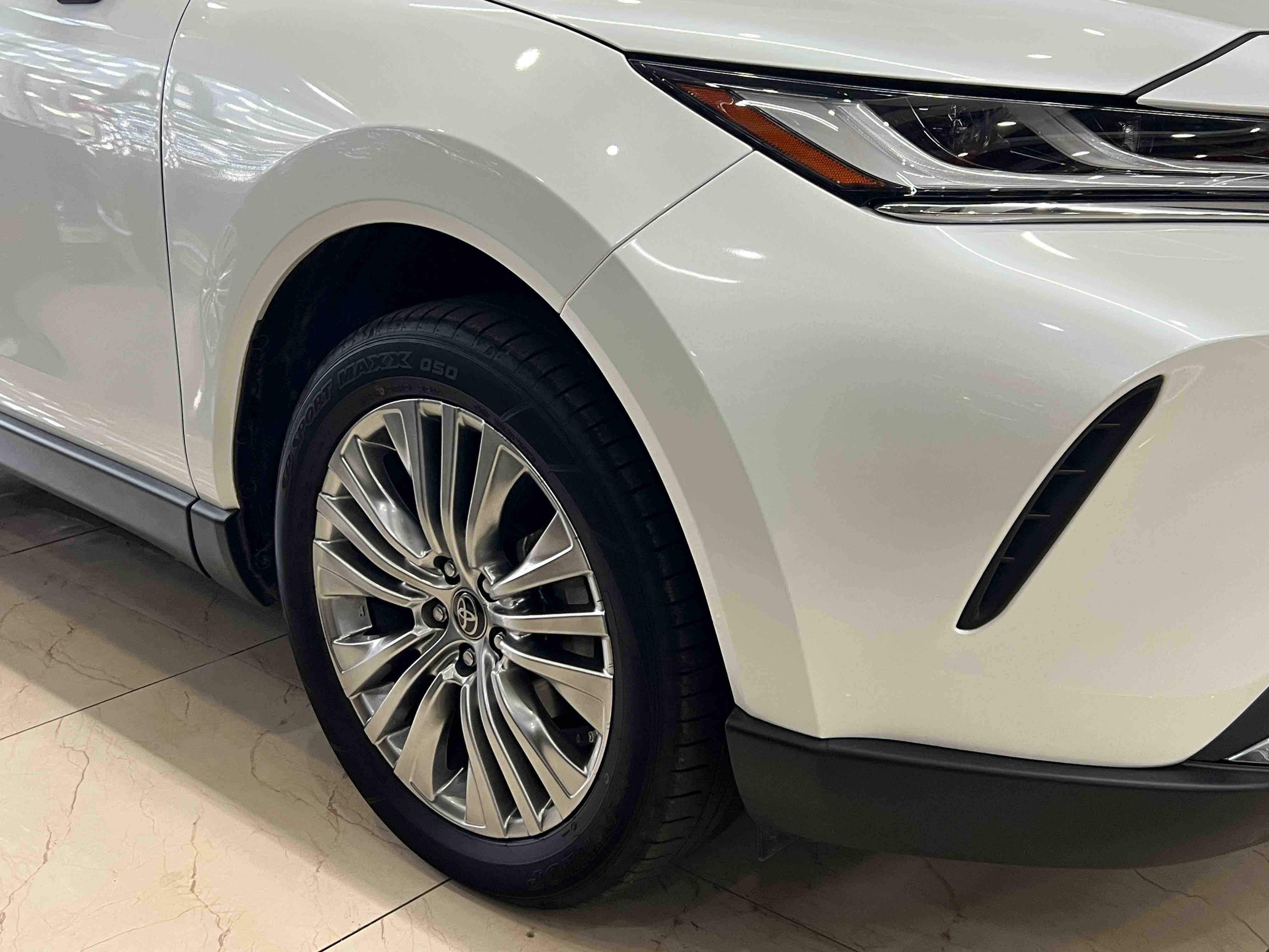 Toyota Harrier 2024 car image #16