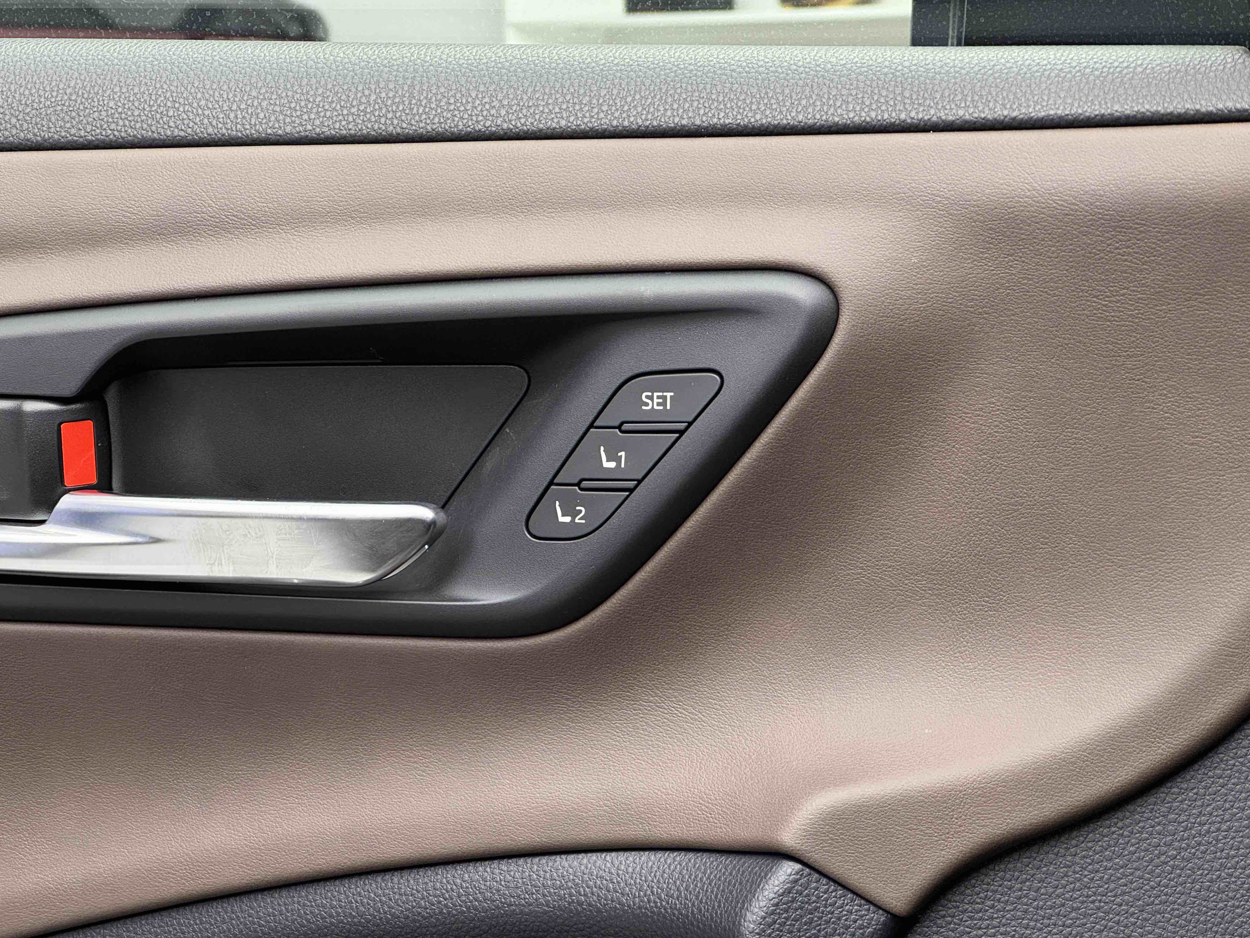 Toyota CrownSportCross 2026 image de voiture #16