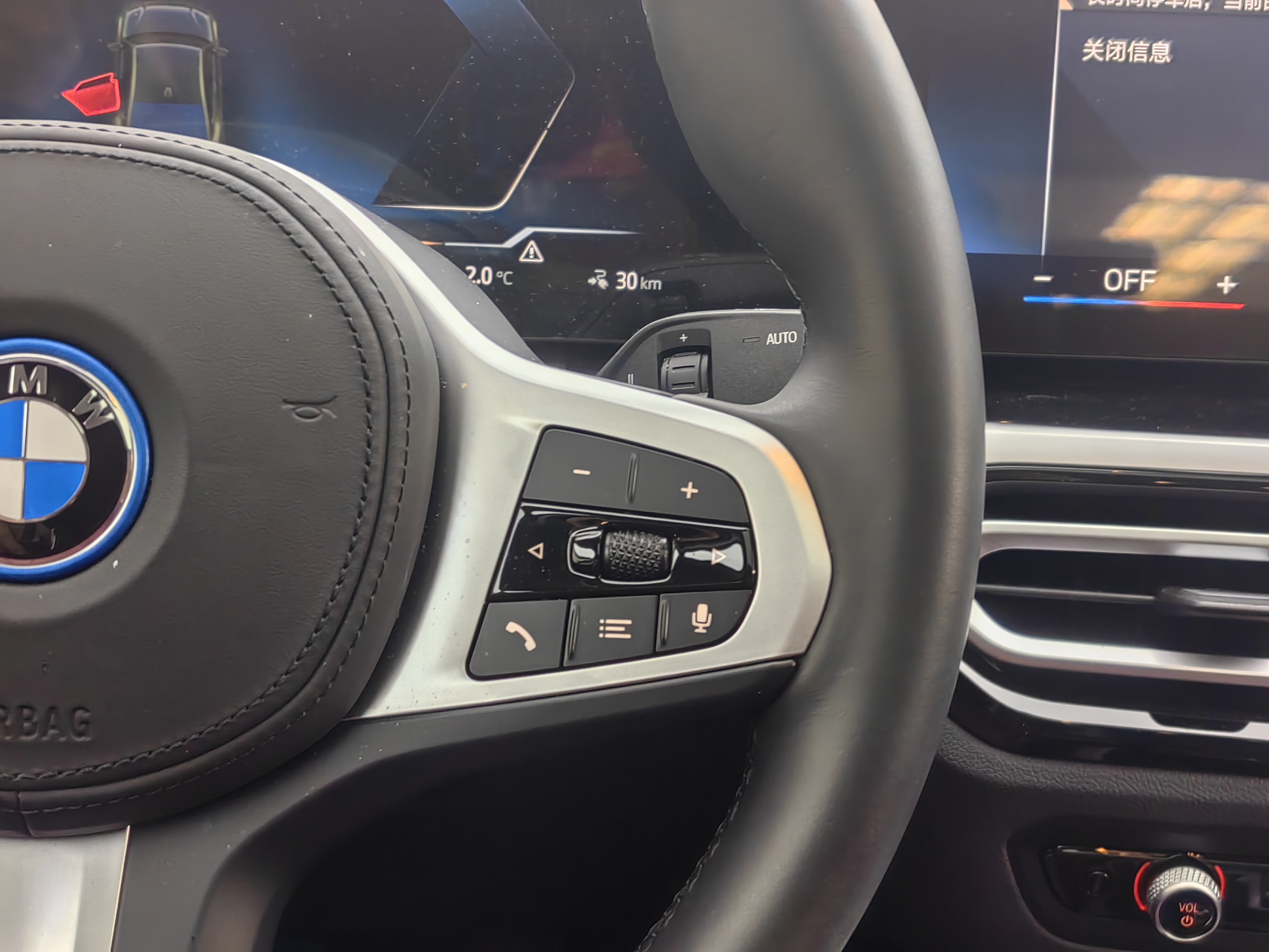 BMW i4 2025 car image #16