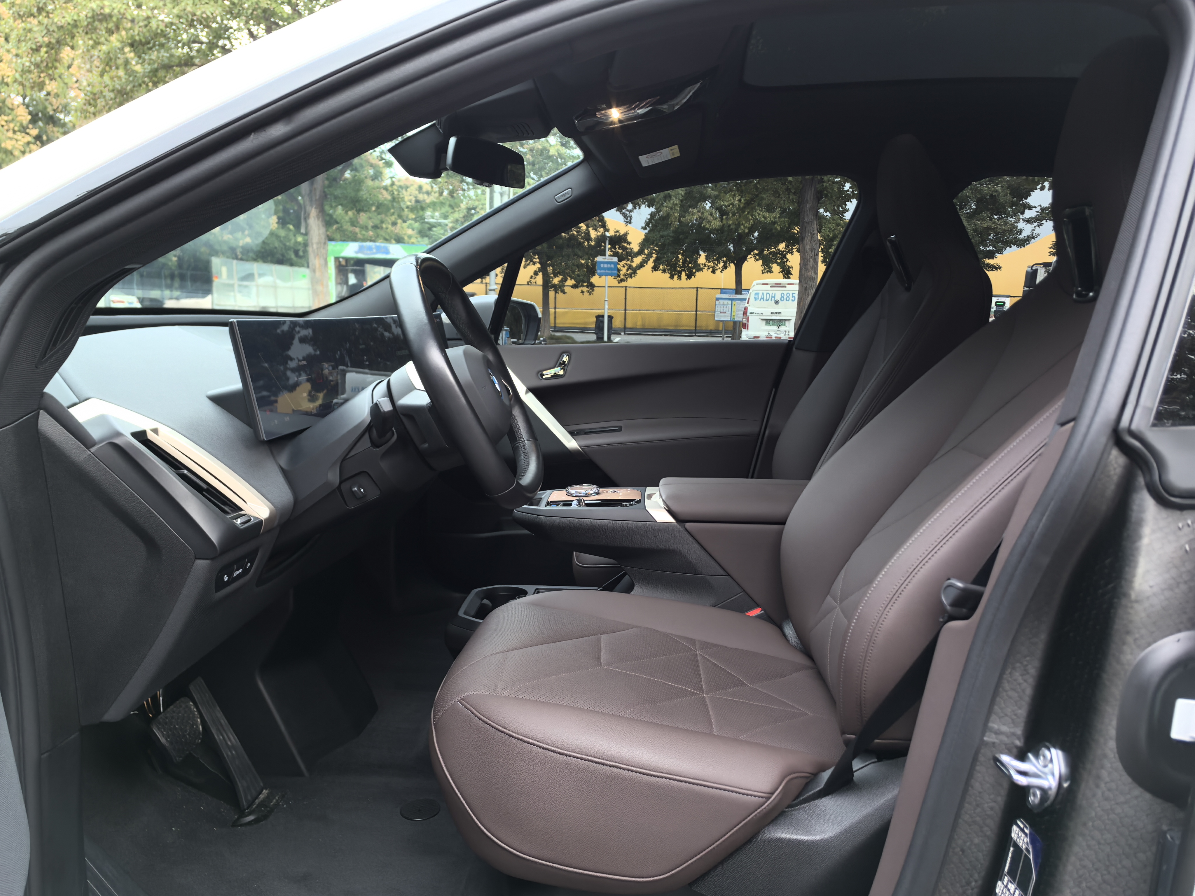 BMW iX 2023 immagine di auto #16