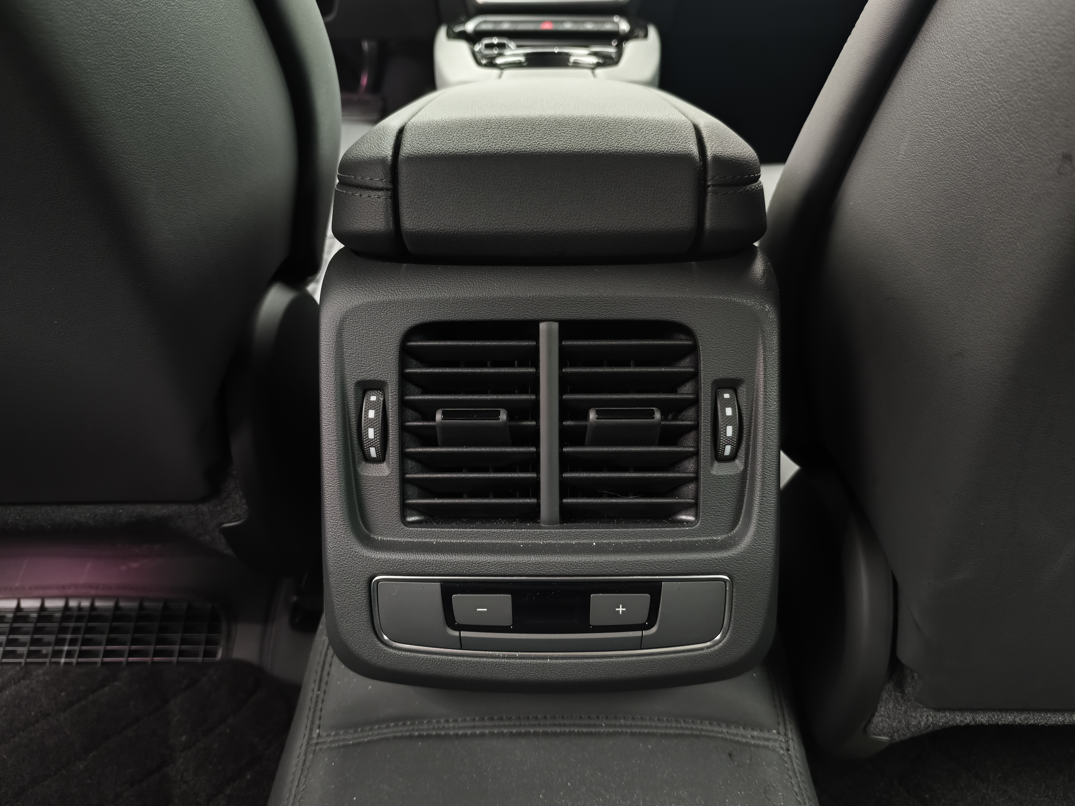 Audi e-tron GT 2024 صورة سيارة #16