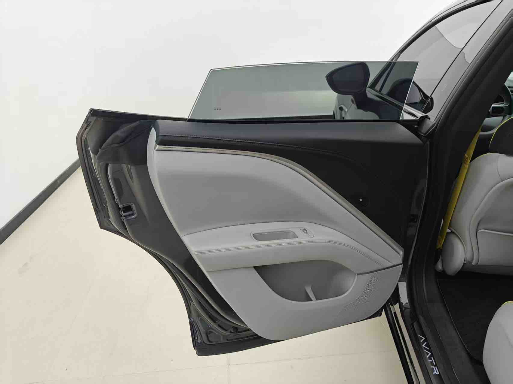 Avatr 2023 car image #16