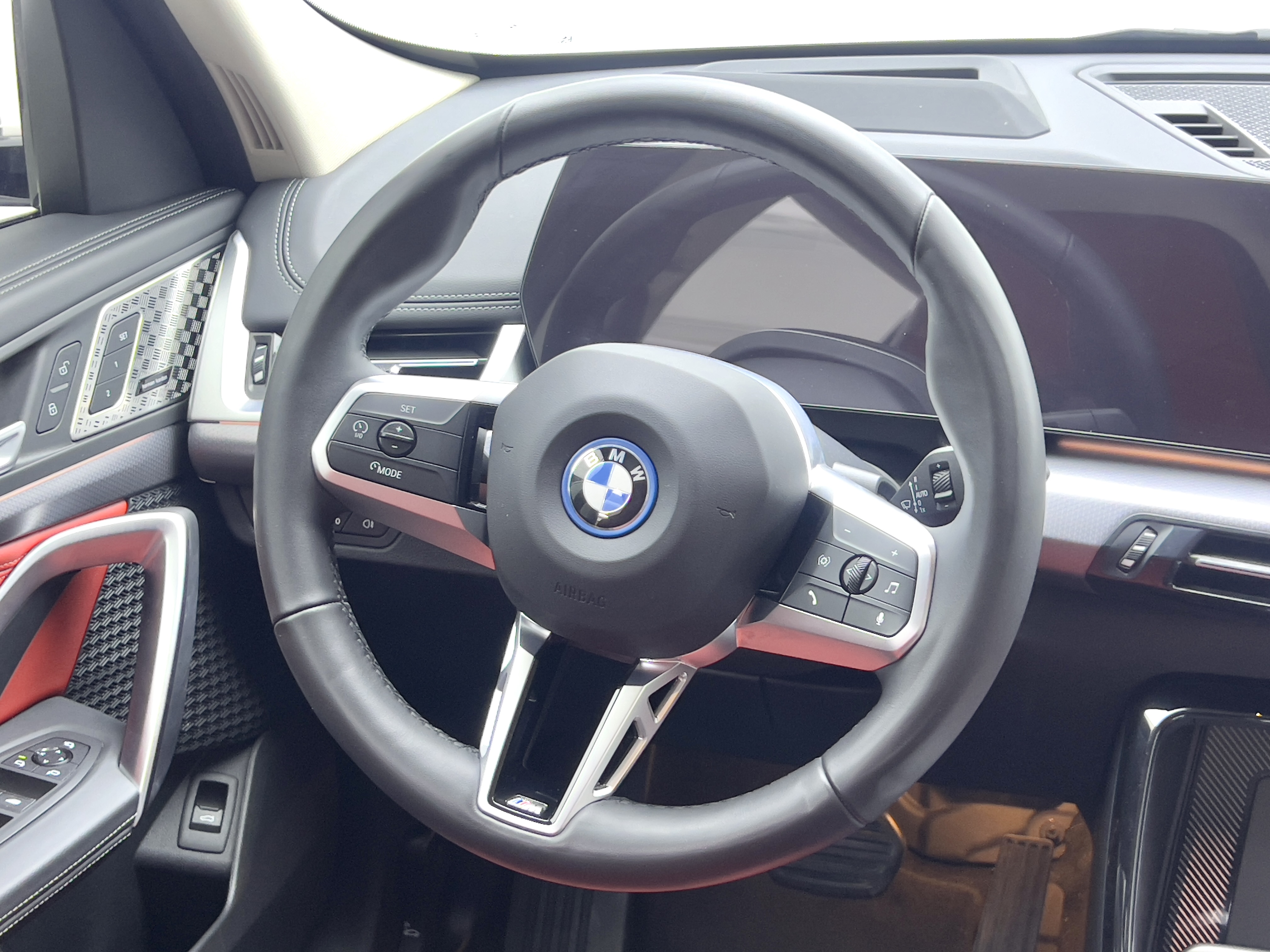 BMW iX1 2023 car image #16