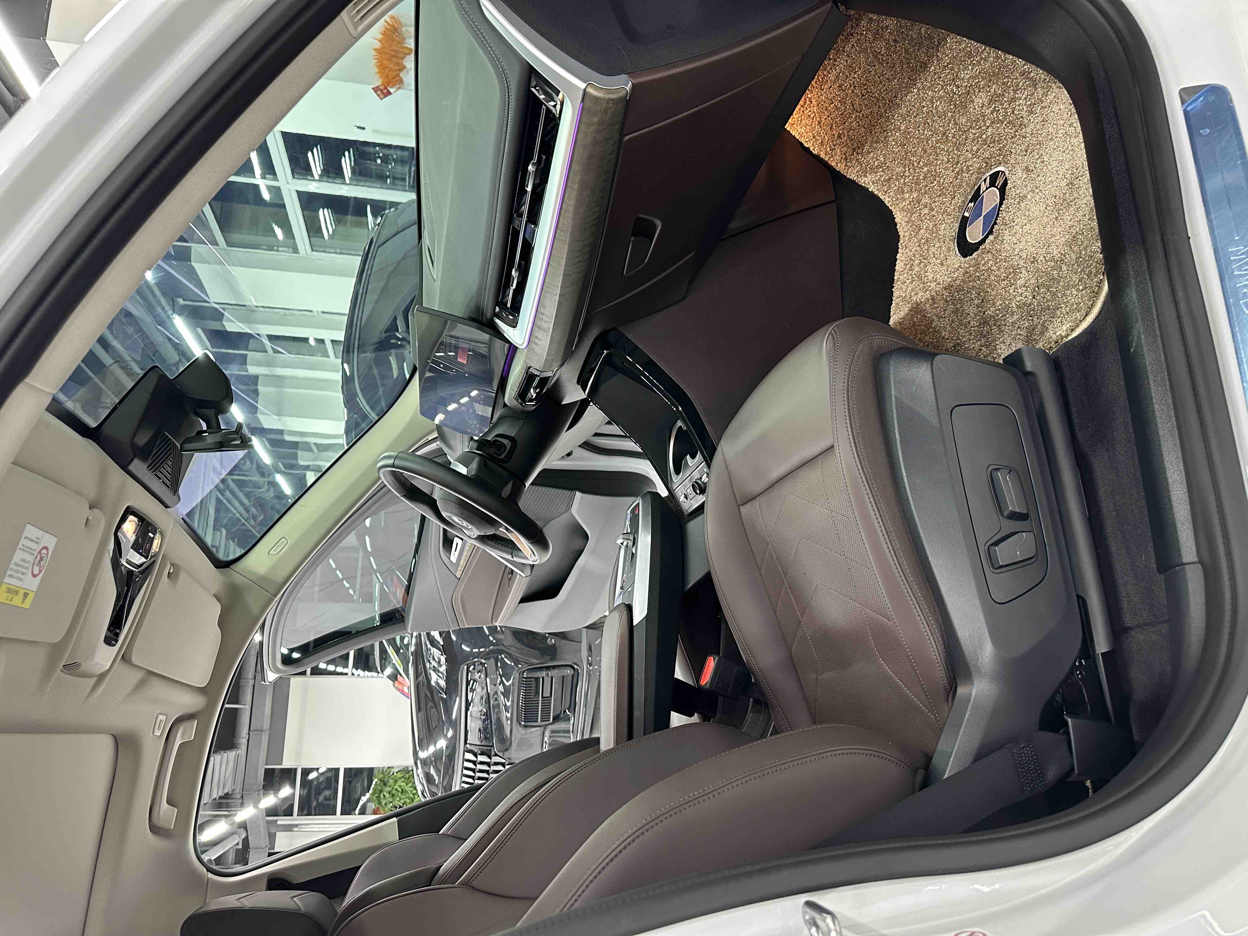 BMW iX1 2024 #16 BMW iX1 2024 car image #16