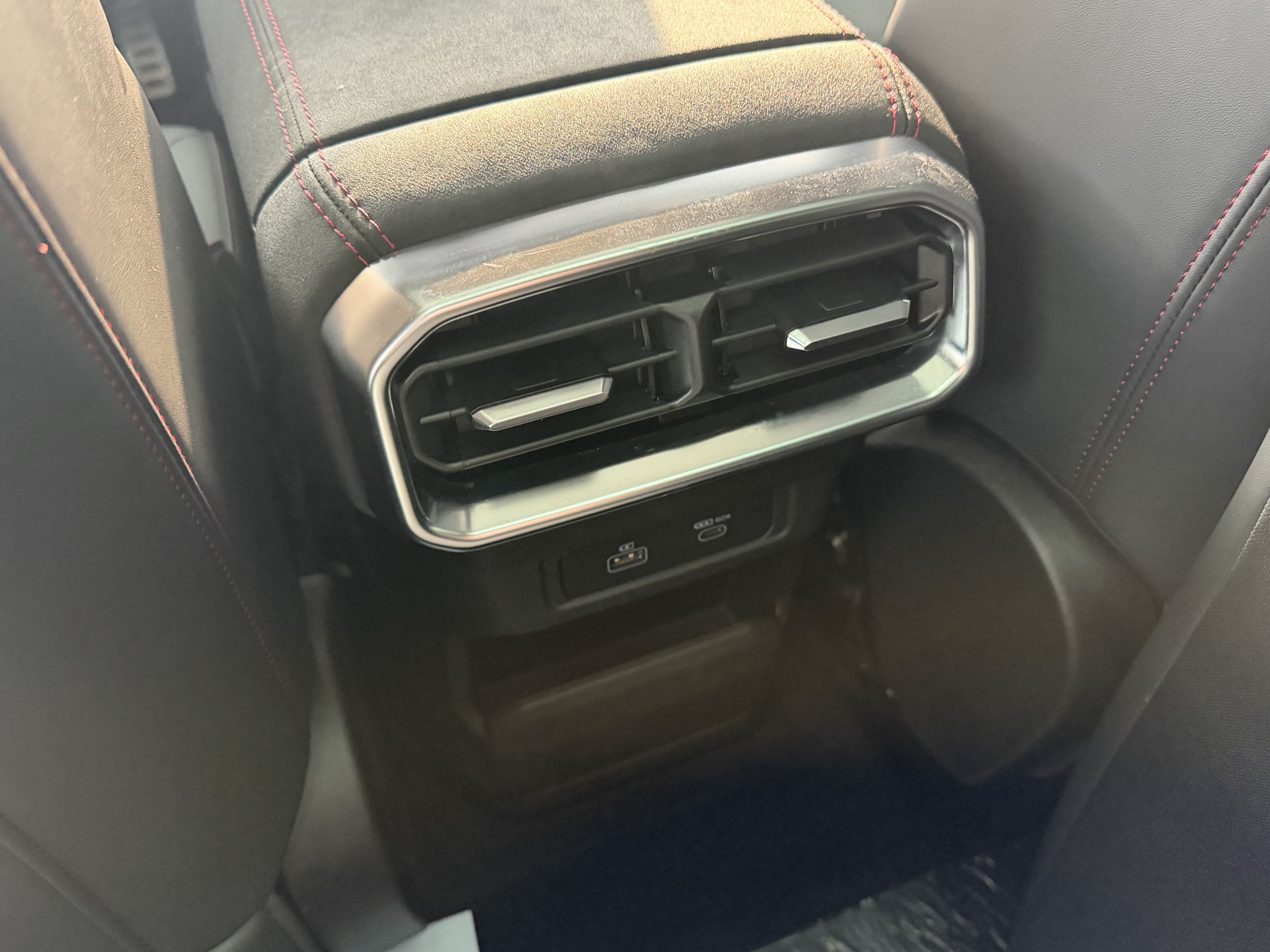 Jetour Traveller 2024 car image #16