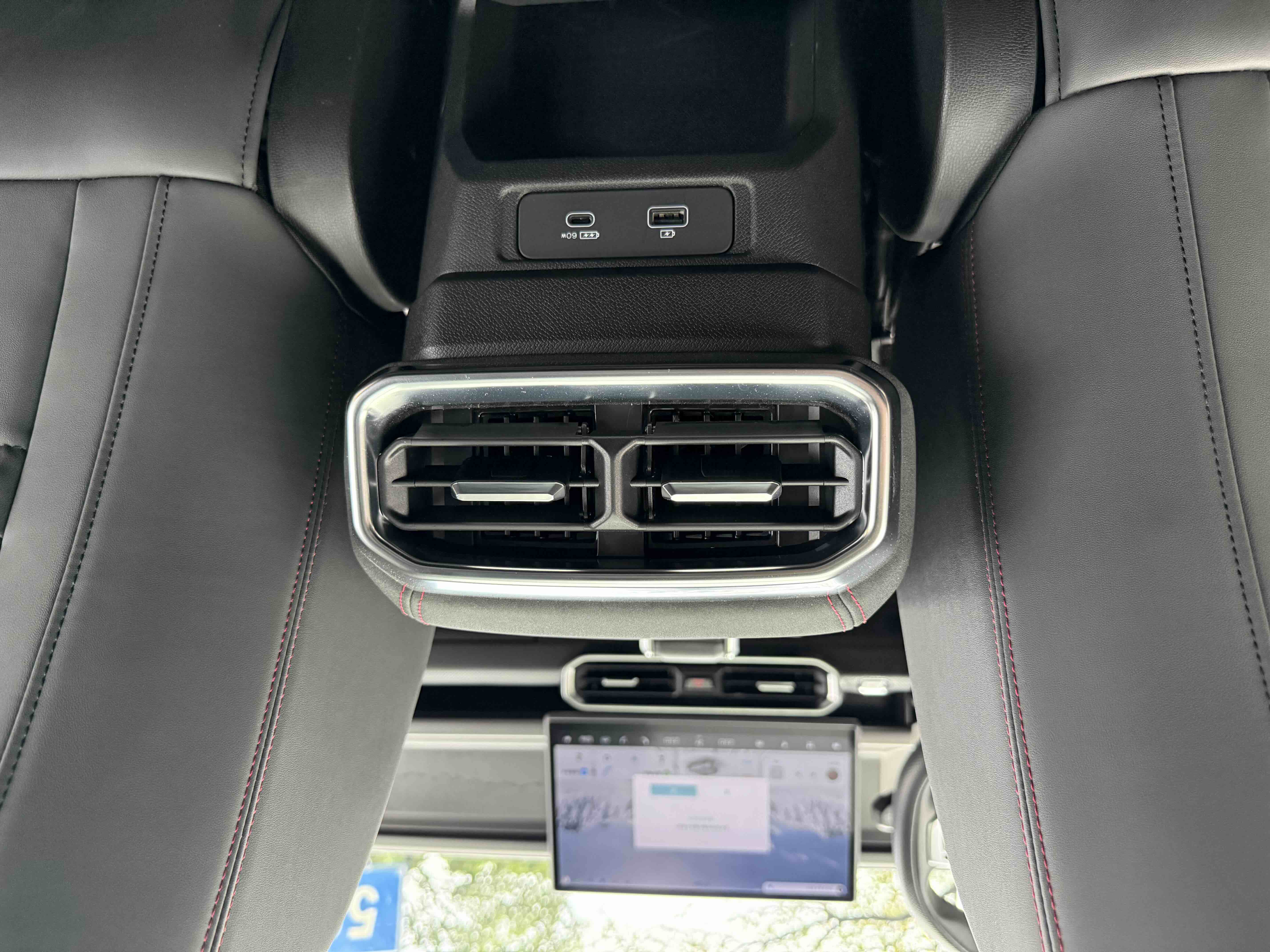 Jetour Traveller 2023 car image #16