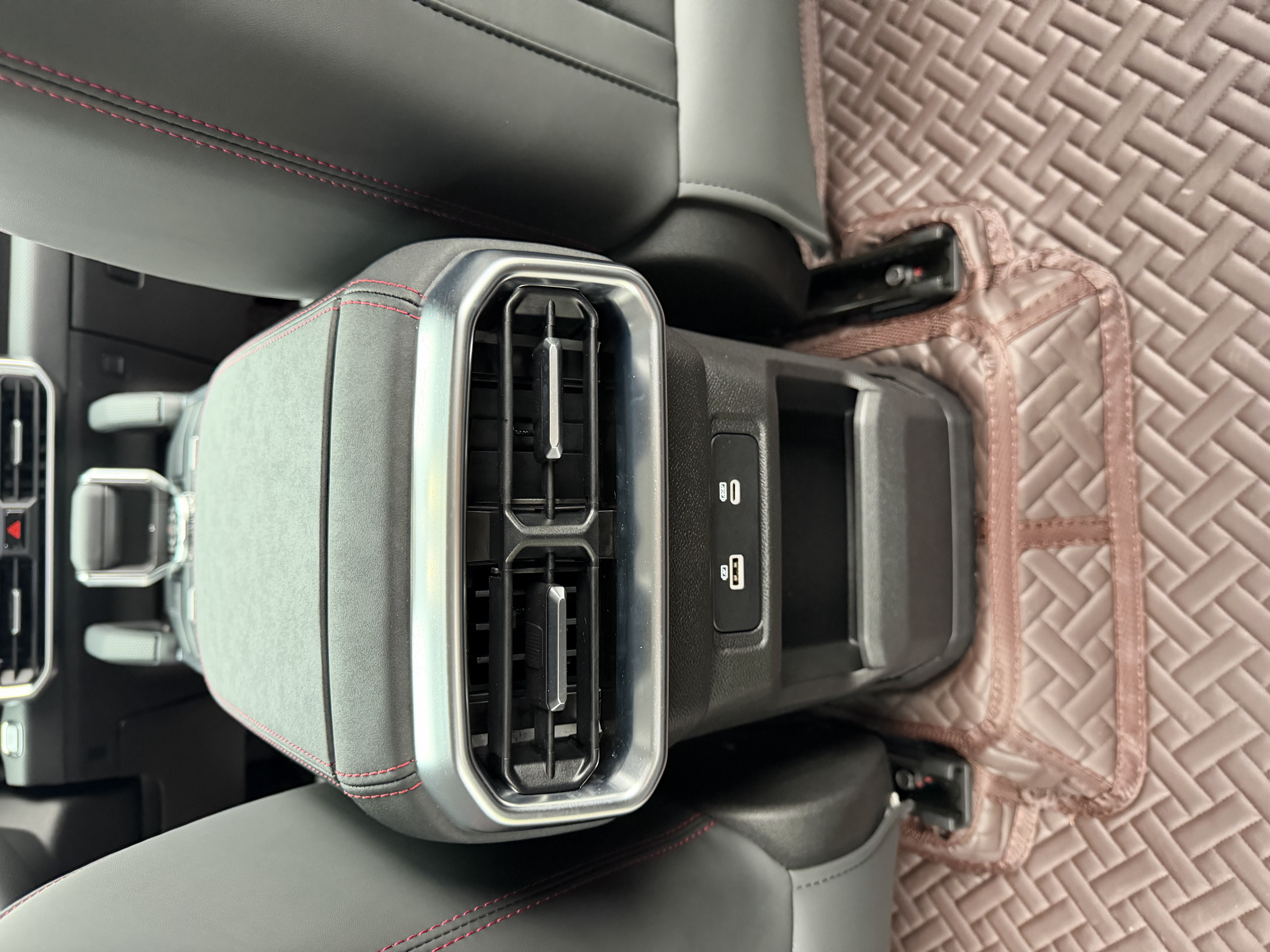Jetour Traveller 2025 car image #16