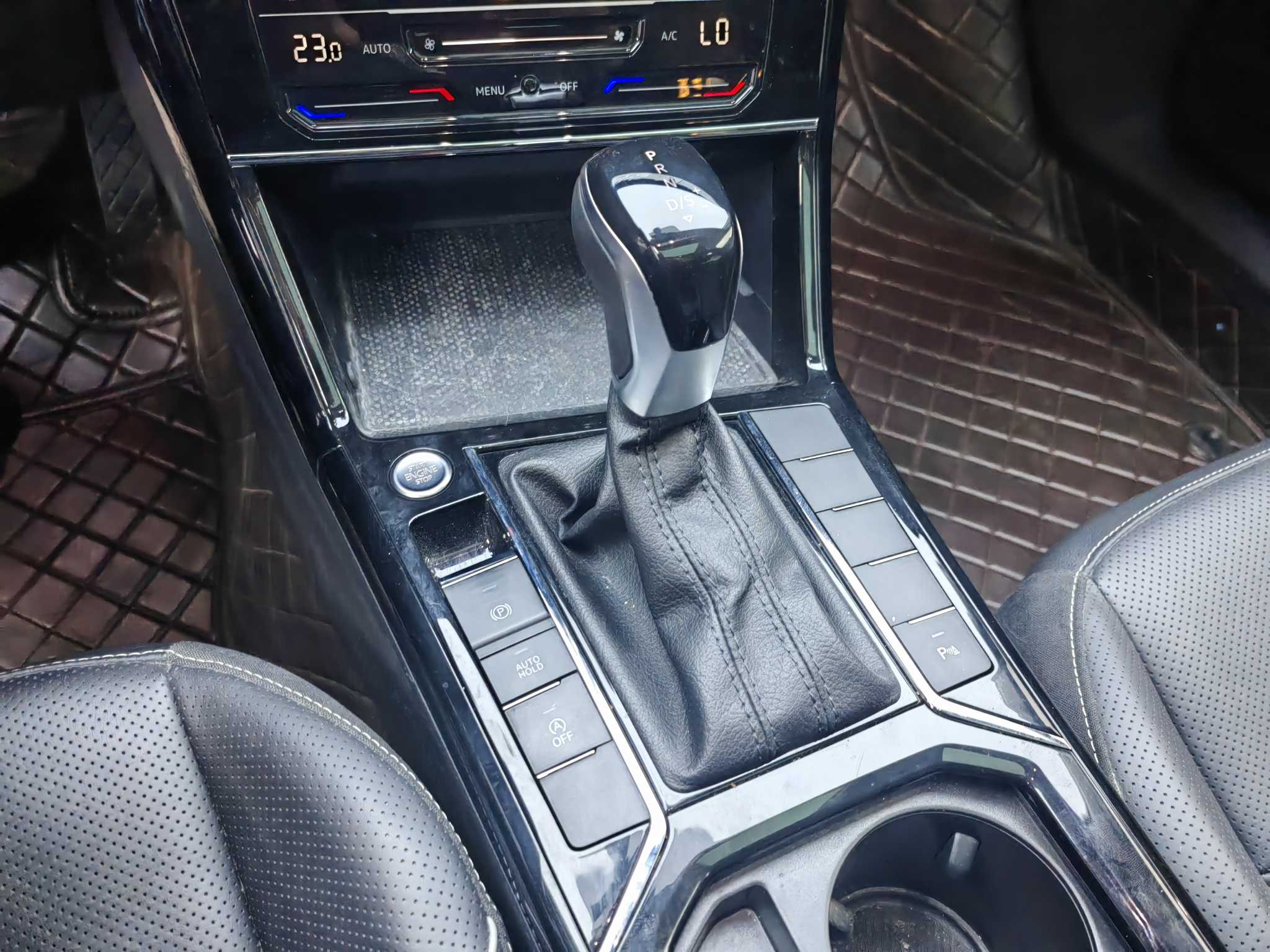 Volkswagen Passat 2023 car image #16