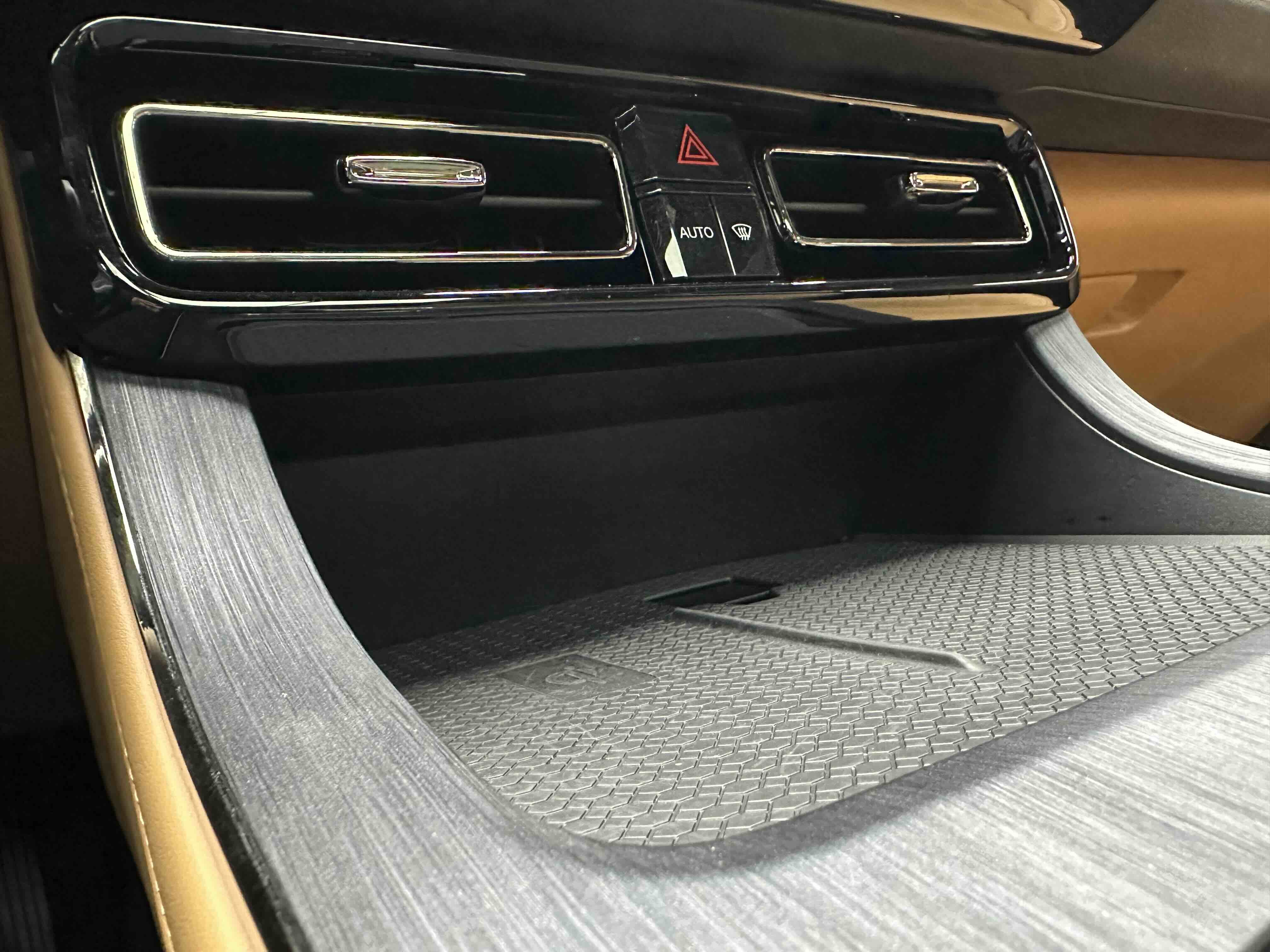 GAC Trumpchi ES9 2024 #16 GAC Trumpchi ES9 2024 car image #16