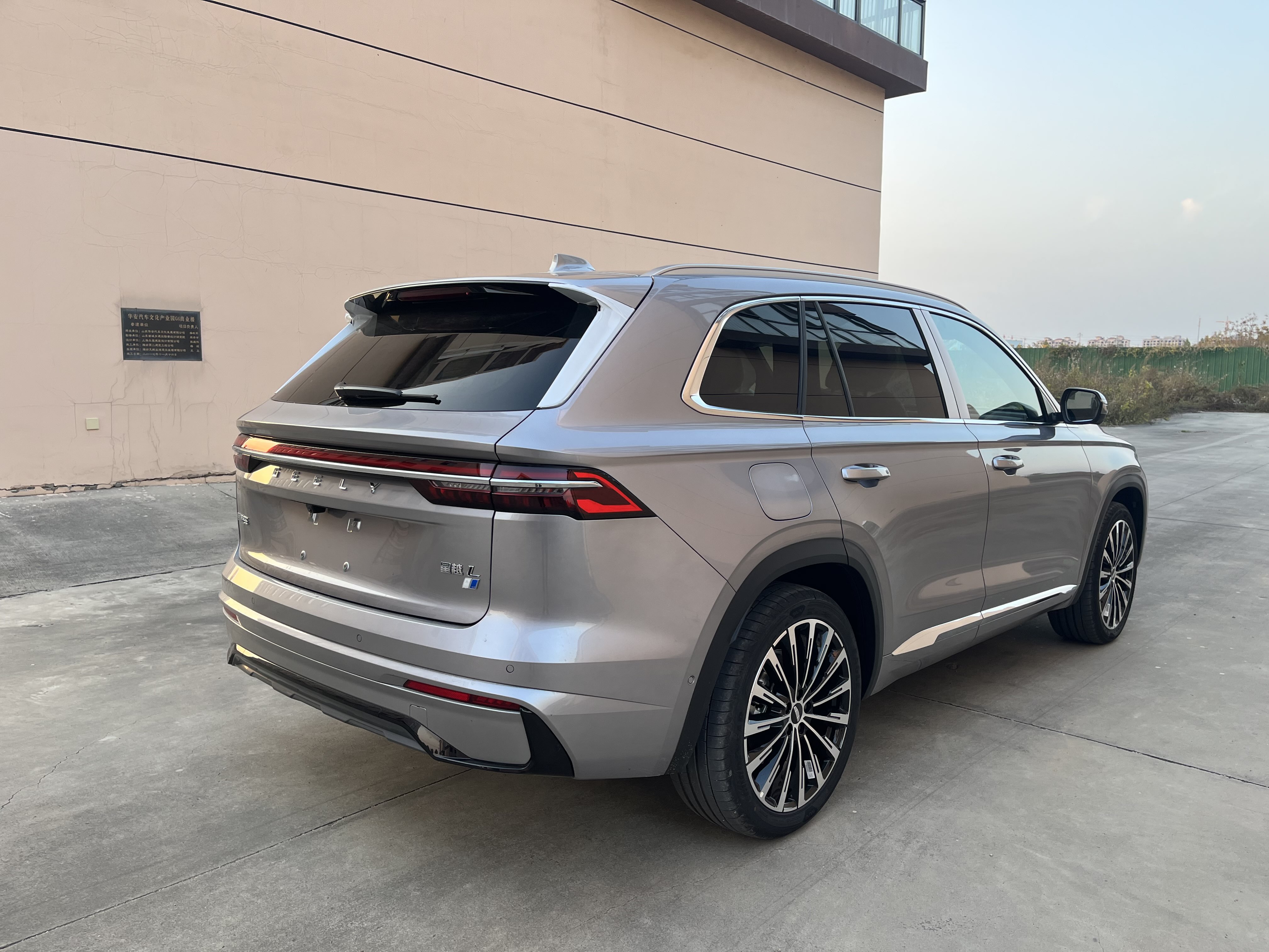 GEELY Monjaro MHEV 2025 immagine di auto #16