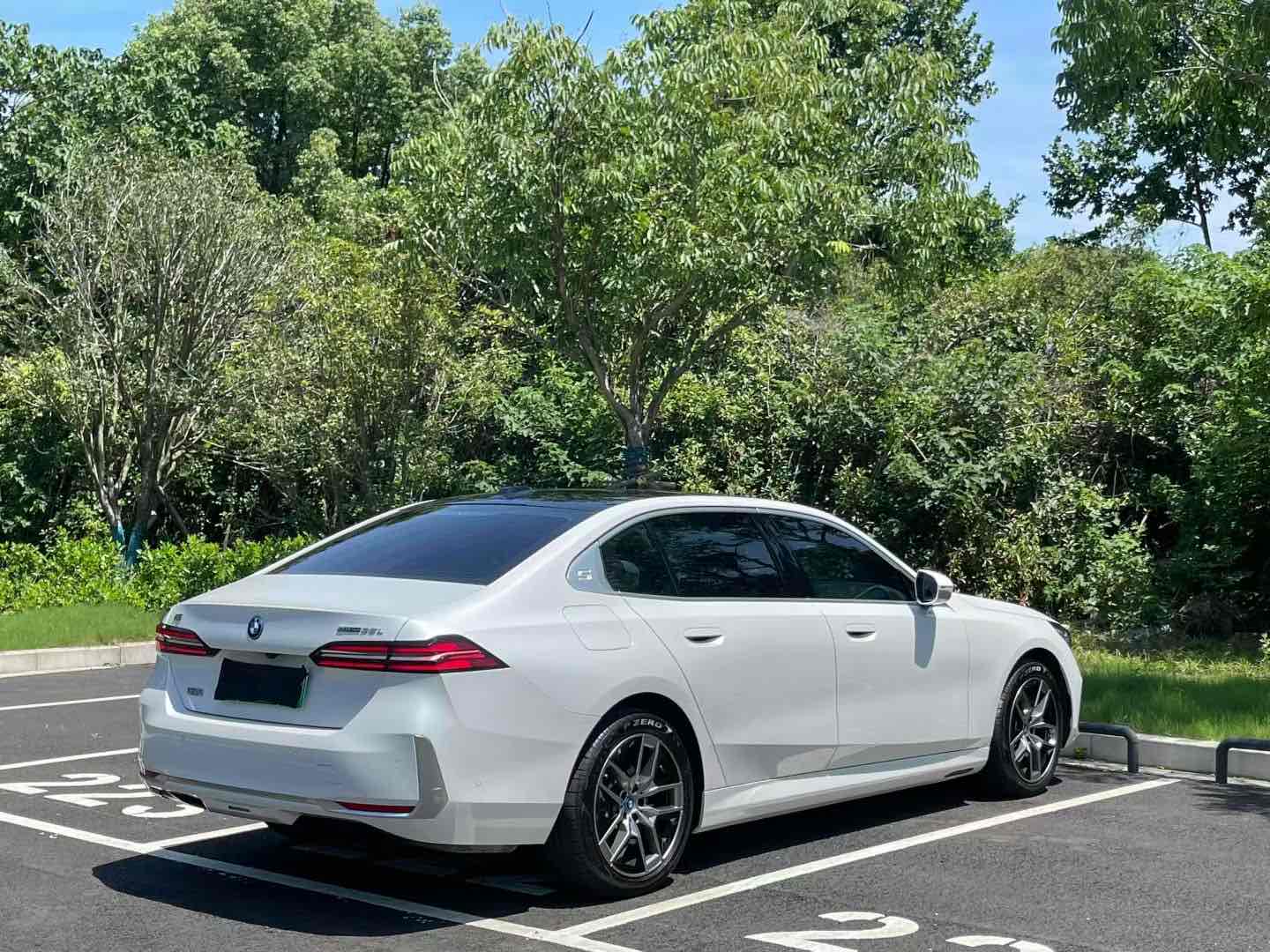 BMW i5 M60 2024 #16 BMW i5 M60 2024 car image #16