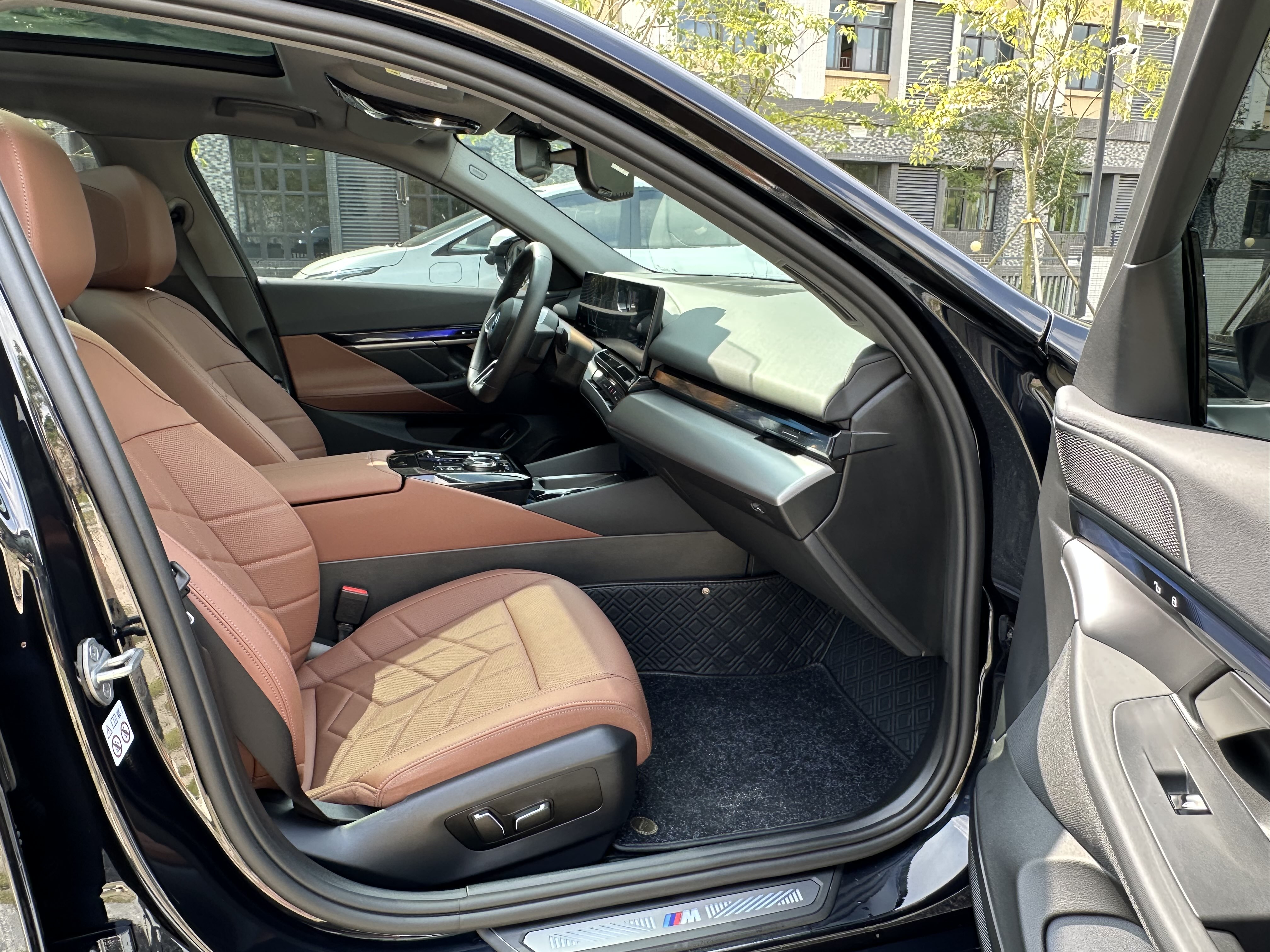 BMW i5 M60 2024 #16 BMW i5 M60 2024 car image #16