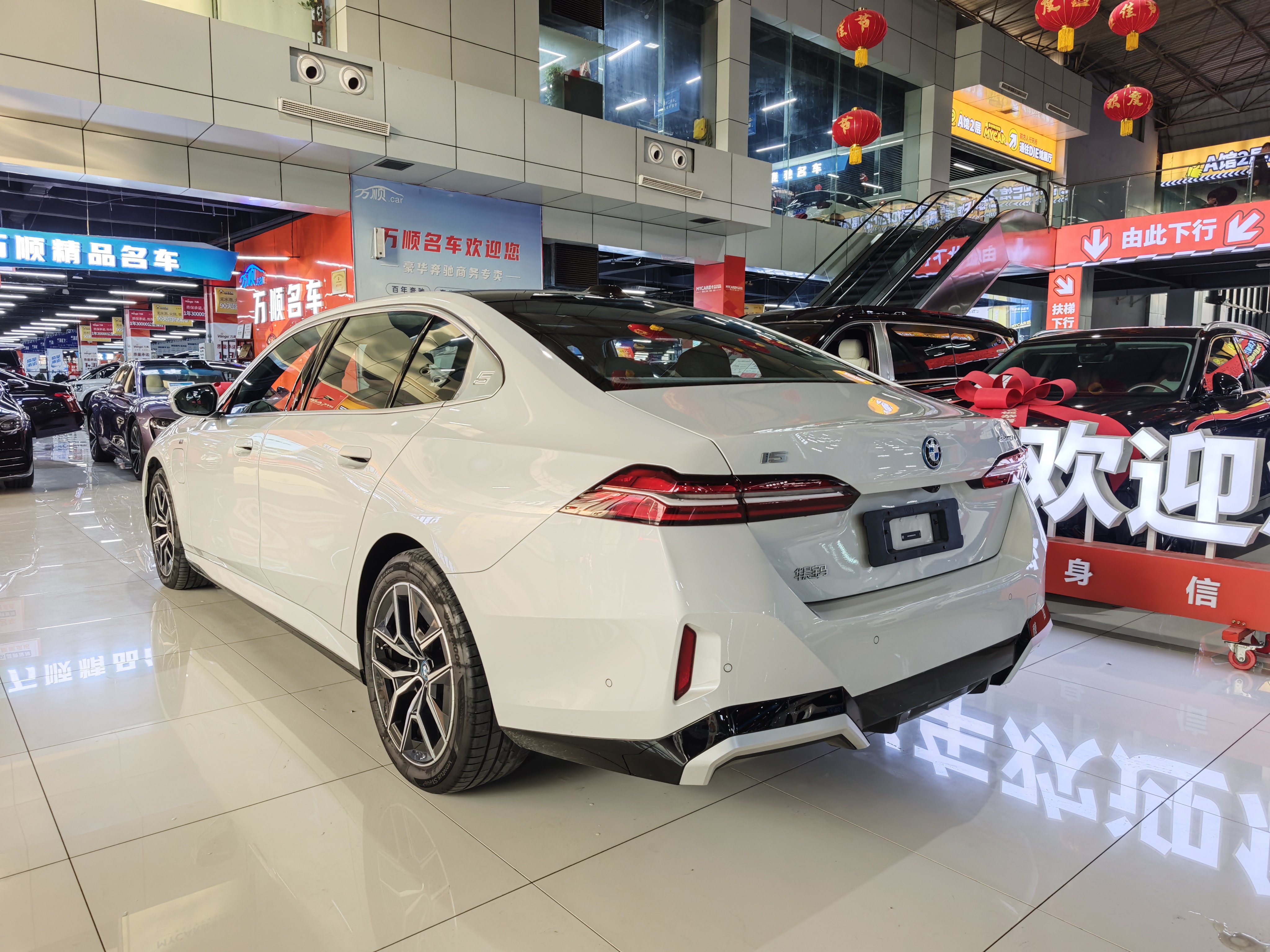 BMW i5 2025 car image #16