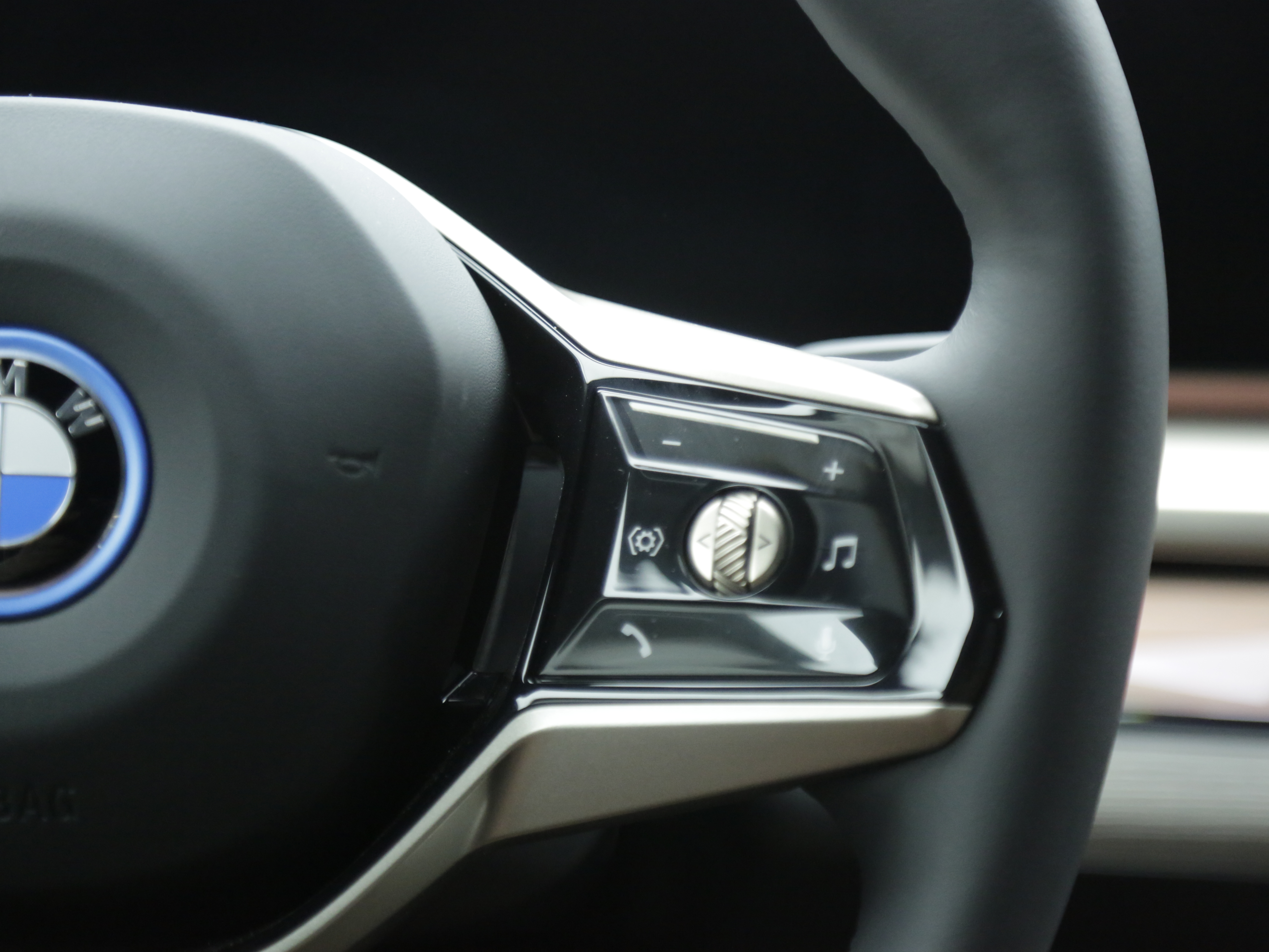 BMW i5 2025 car image #16