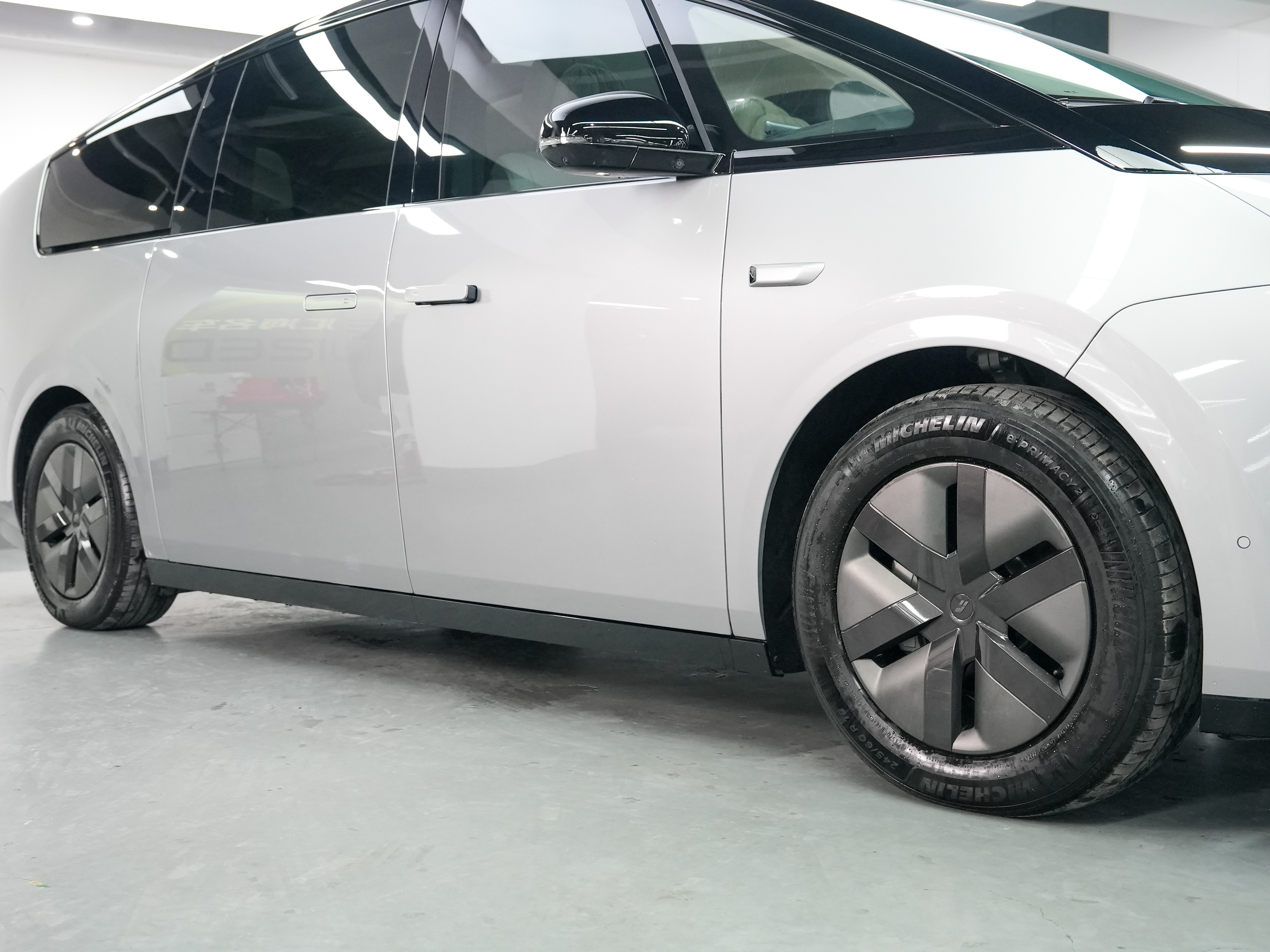 理想汽车 理想MEGA 2025 汽车图片 #16