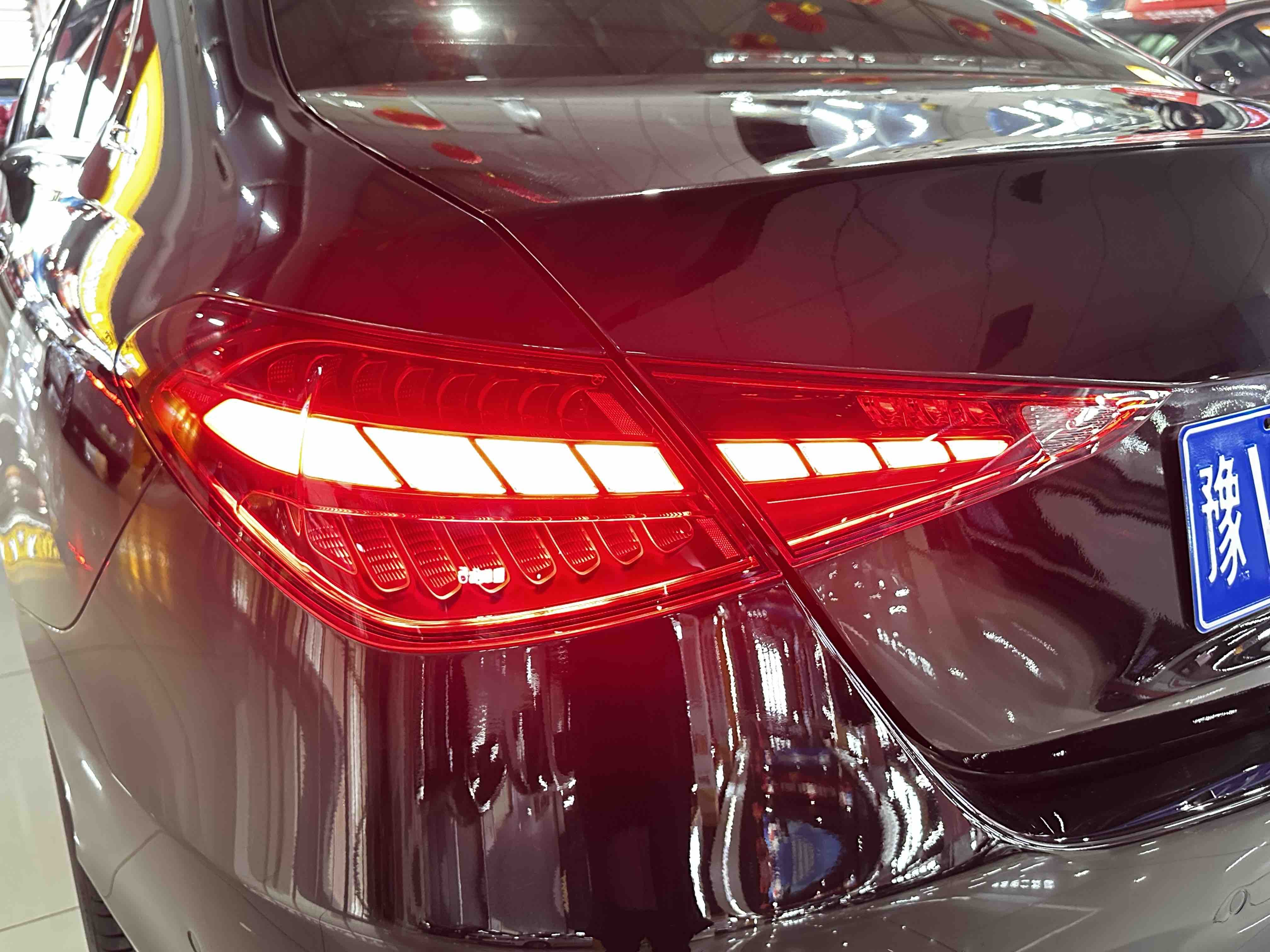 Mercedes-Benz C Class 2024 صورة سيارة #16