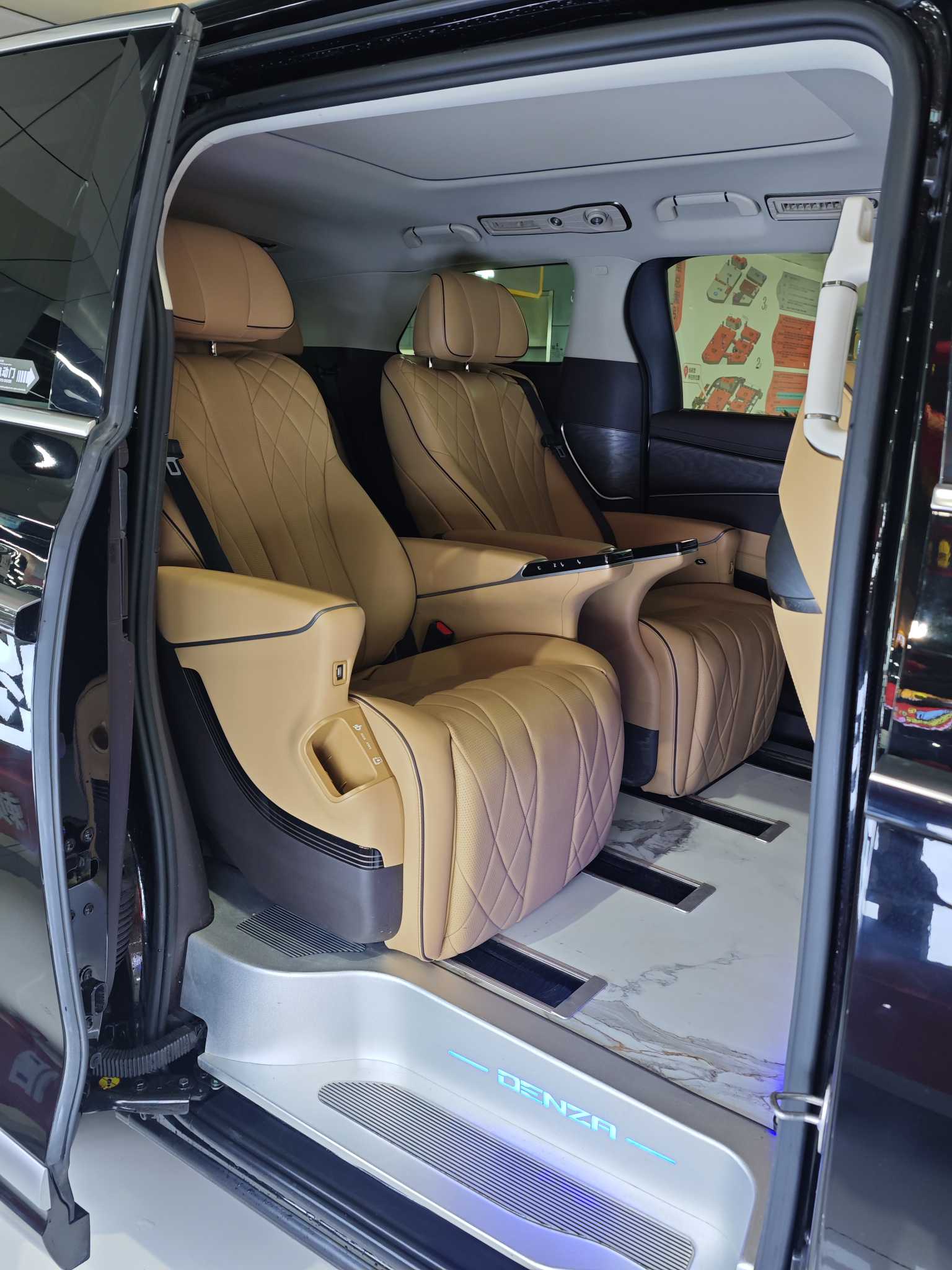 Denza D9 2025 imagem de carro #16