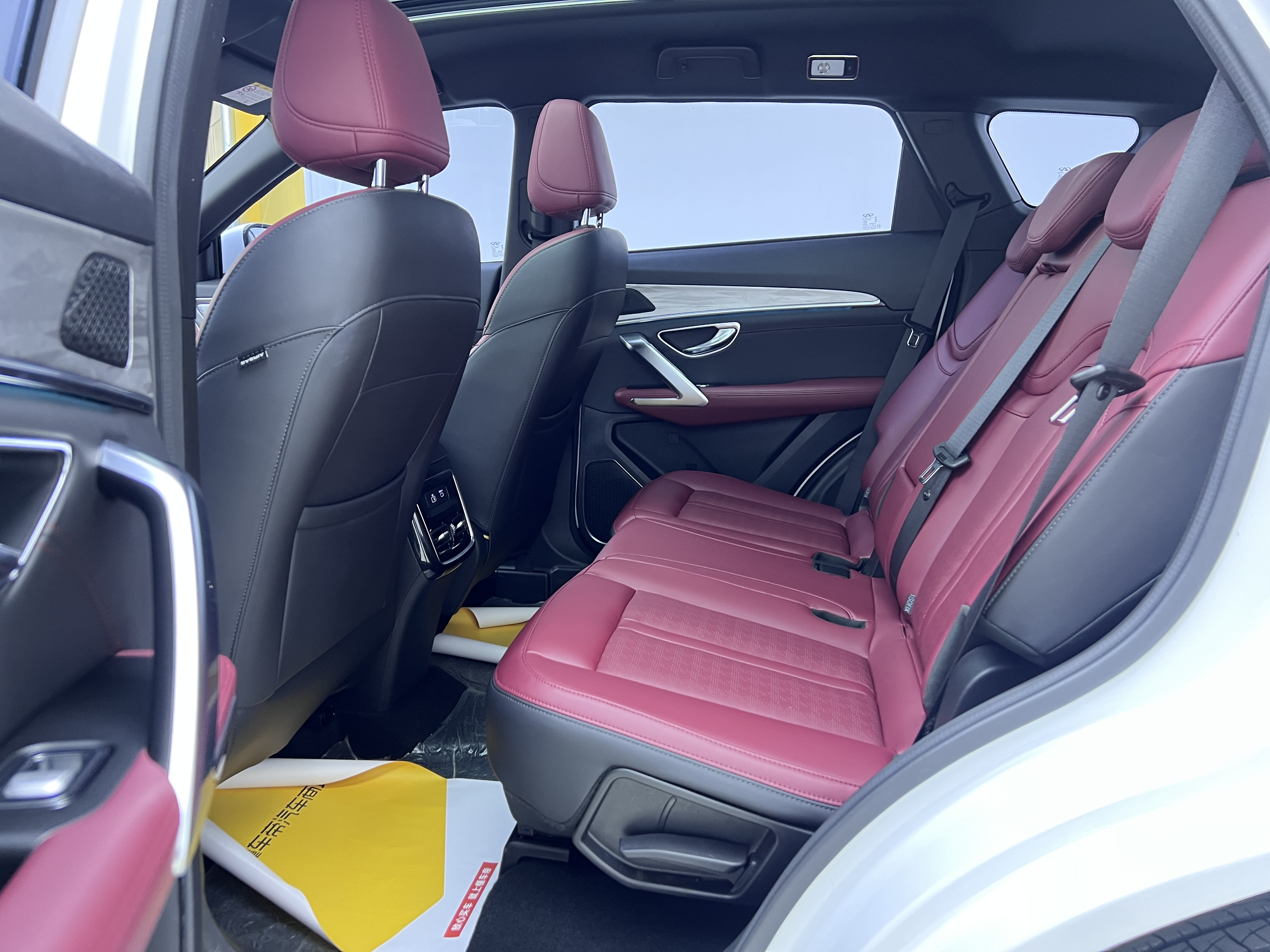 X70 C-DM 2024 car image #16