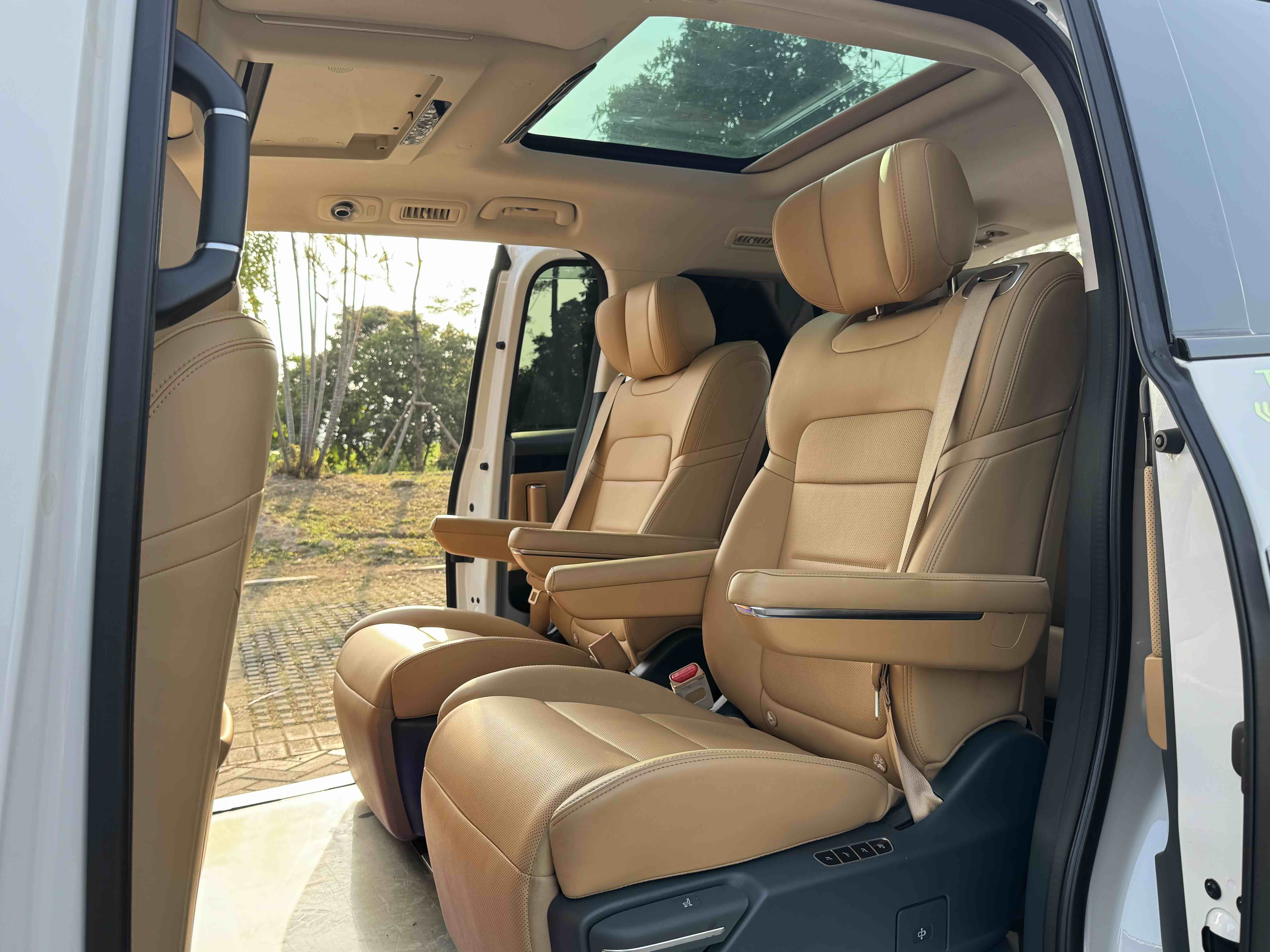 GAC Trumpchi E8 New Energy 2024 car image #16