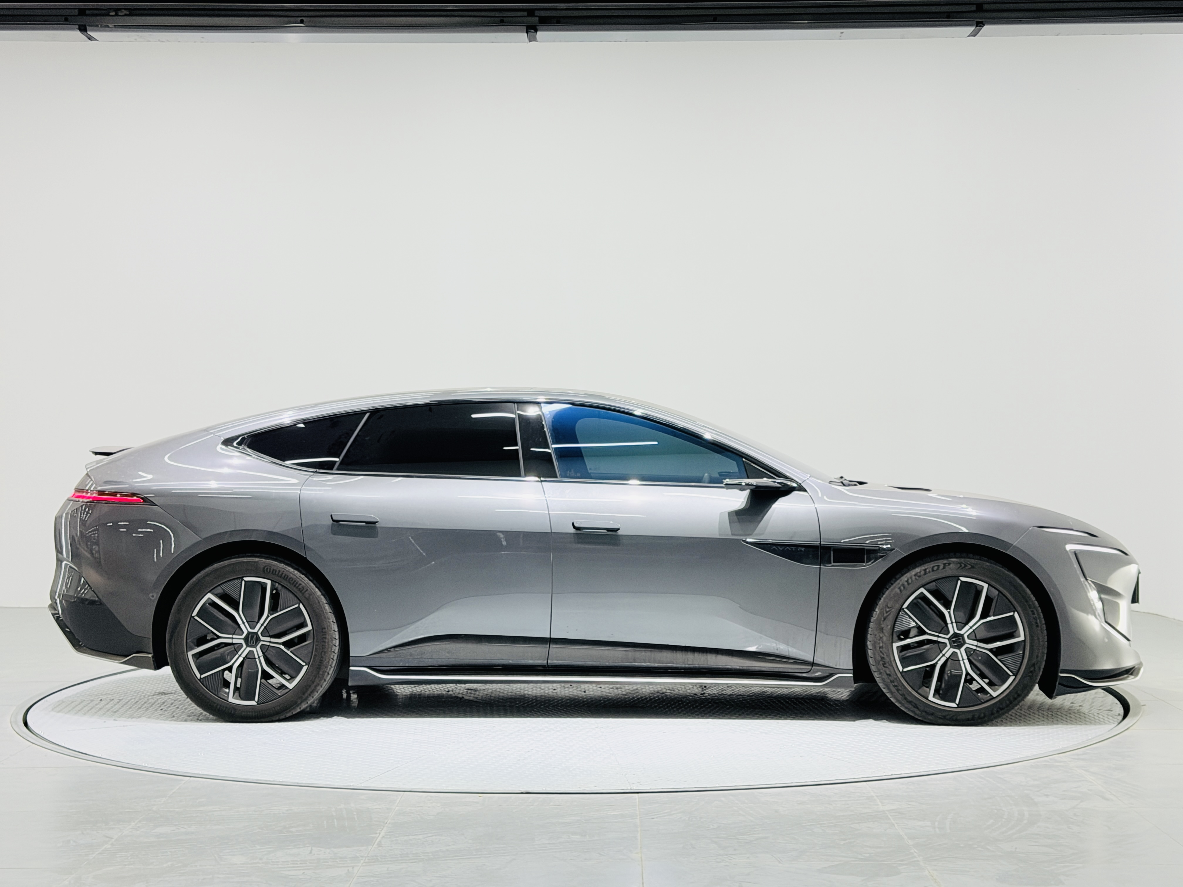 Avatr 12 2024 صورة سيارة #16