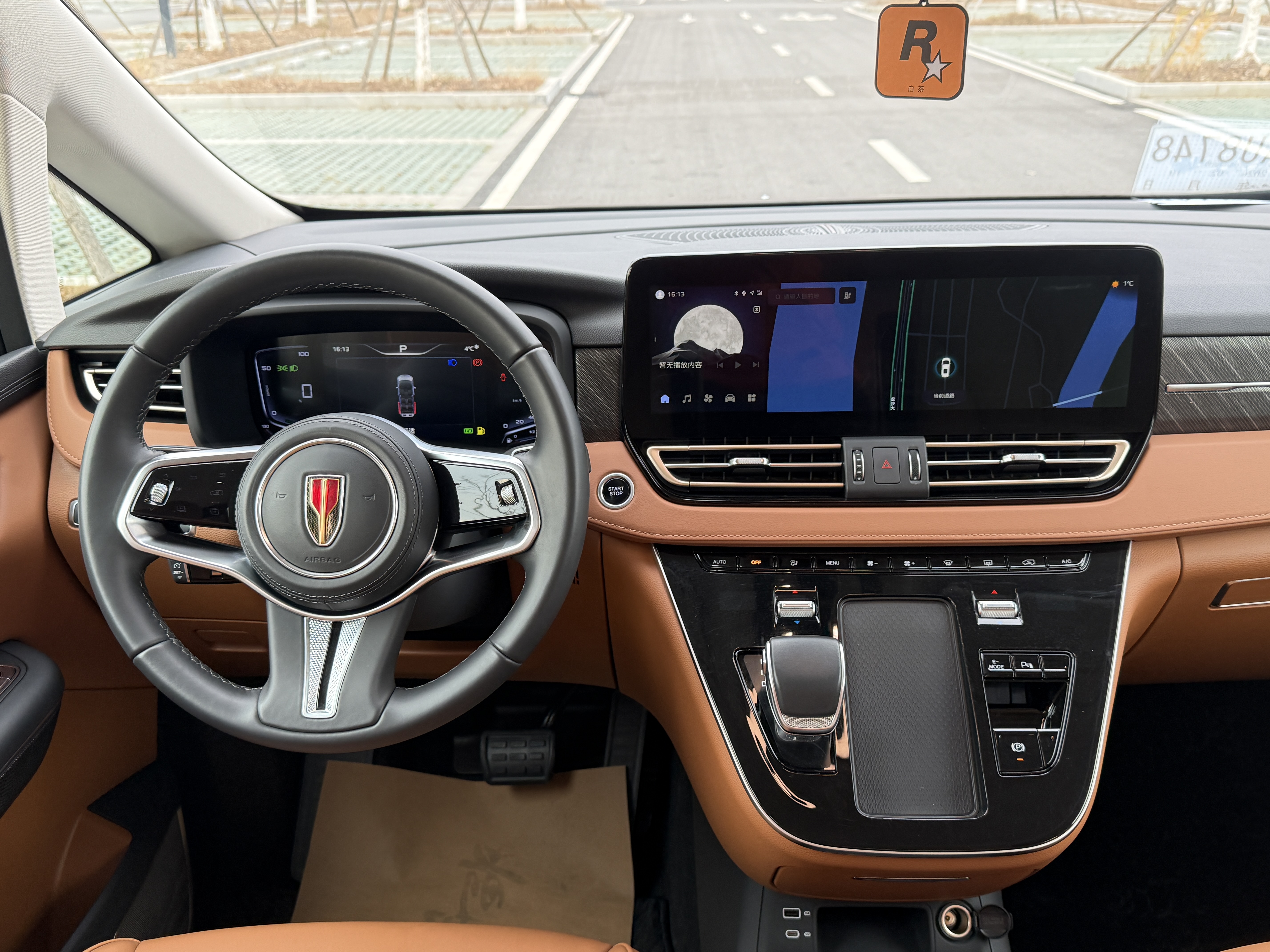 HongQi HQ9 PHEV 2024 #16 HongQi HQ9 PHEV 2024 car image #16