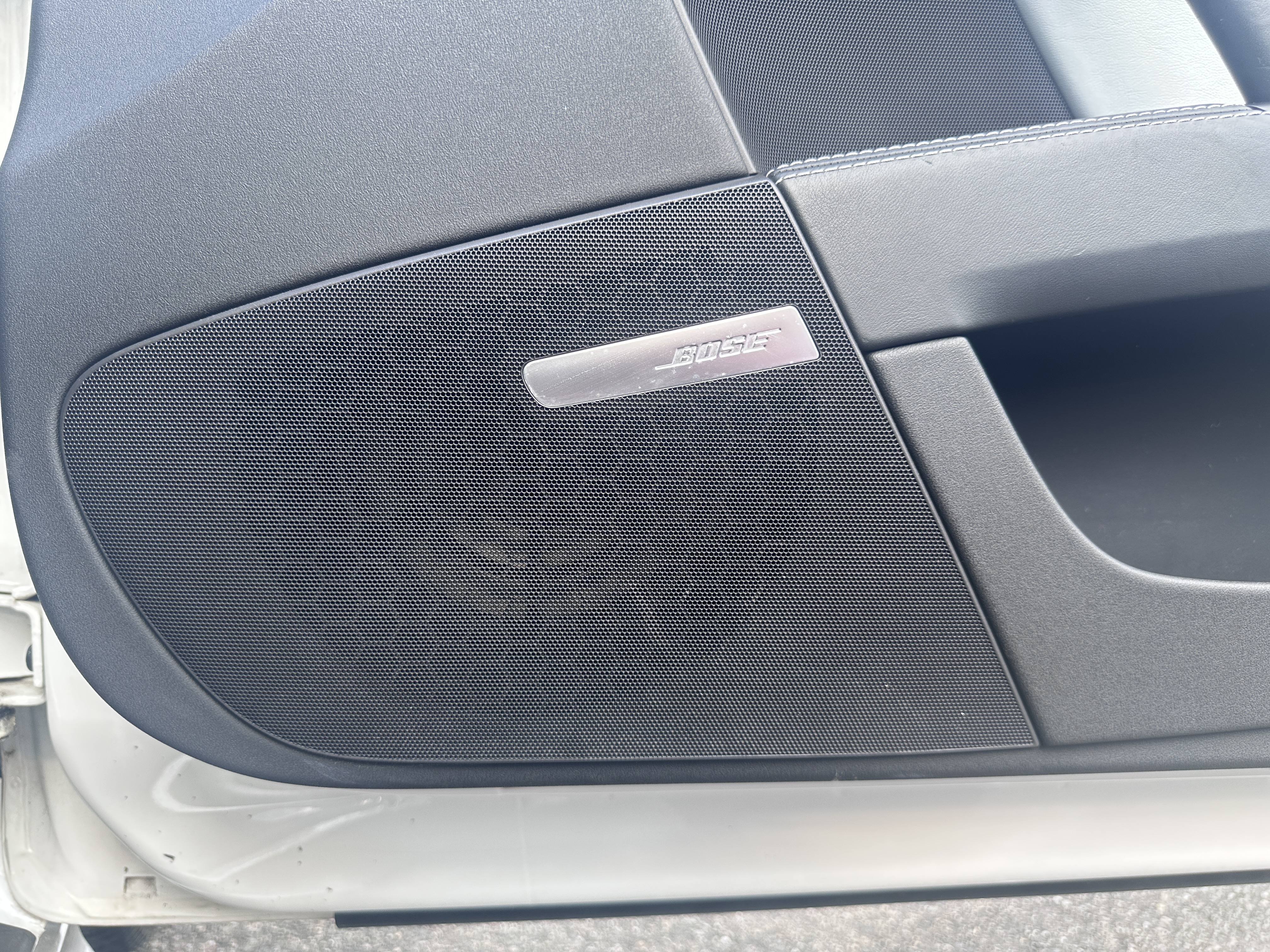 Audi TTS 2011 car image #16