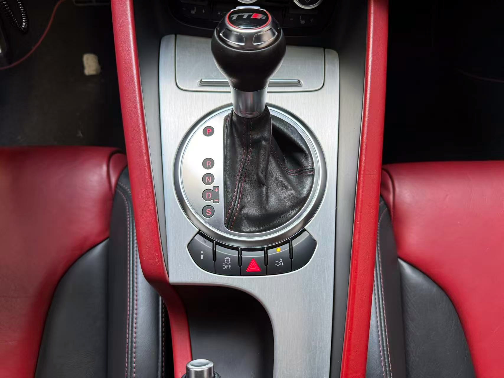 Audi TTS 2011 car image #16