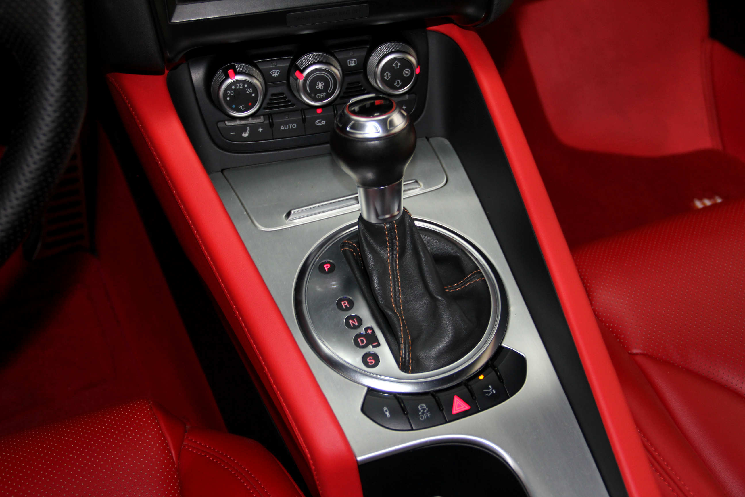 Audi TTS 2011 #16 Audi TTS 2011 car image #16