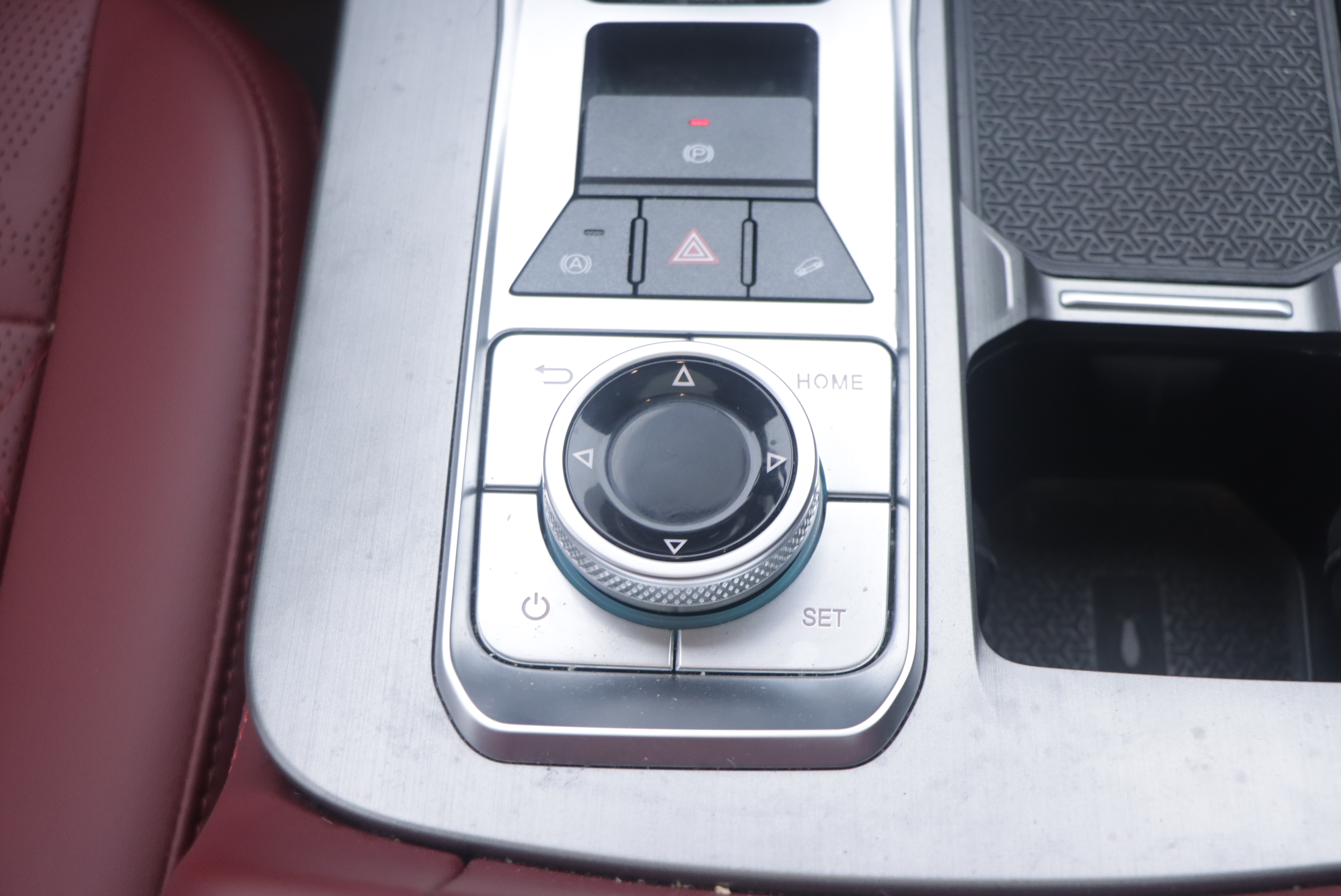 X70 PLUS 2025 #16 X70 PLUS 2025 car image #16