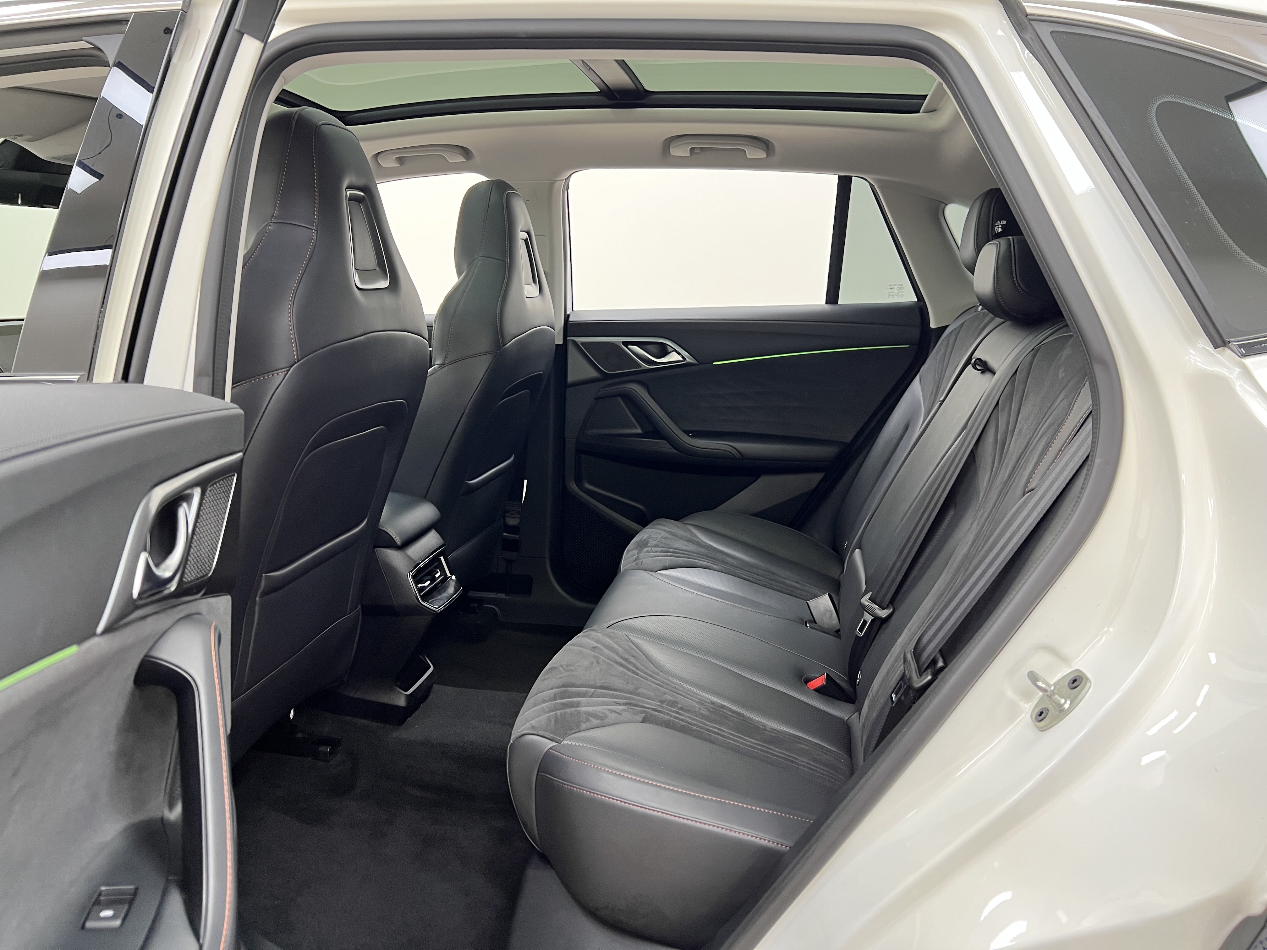 Roewe D5X DMH 2024 car image #16