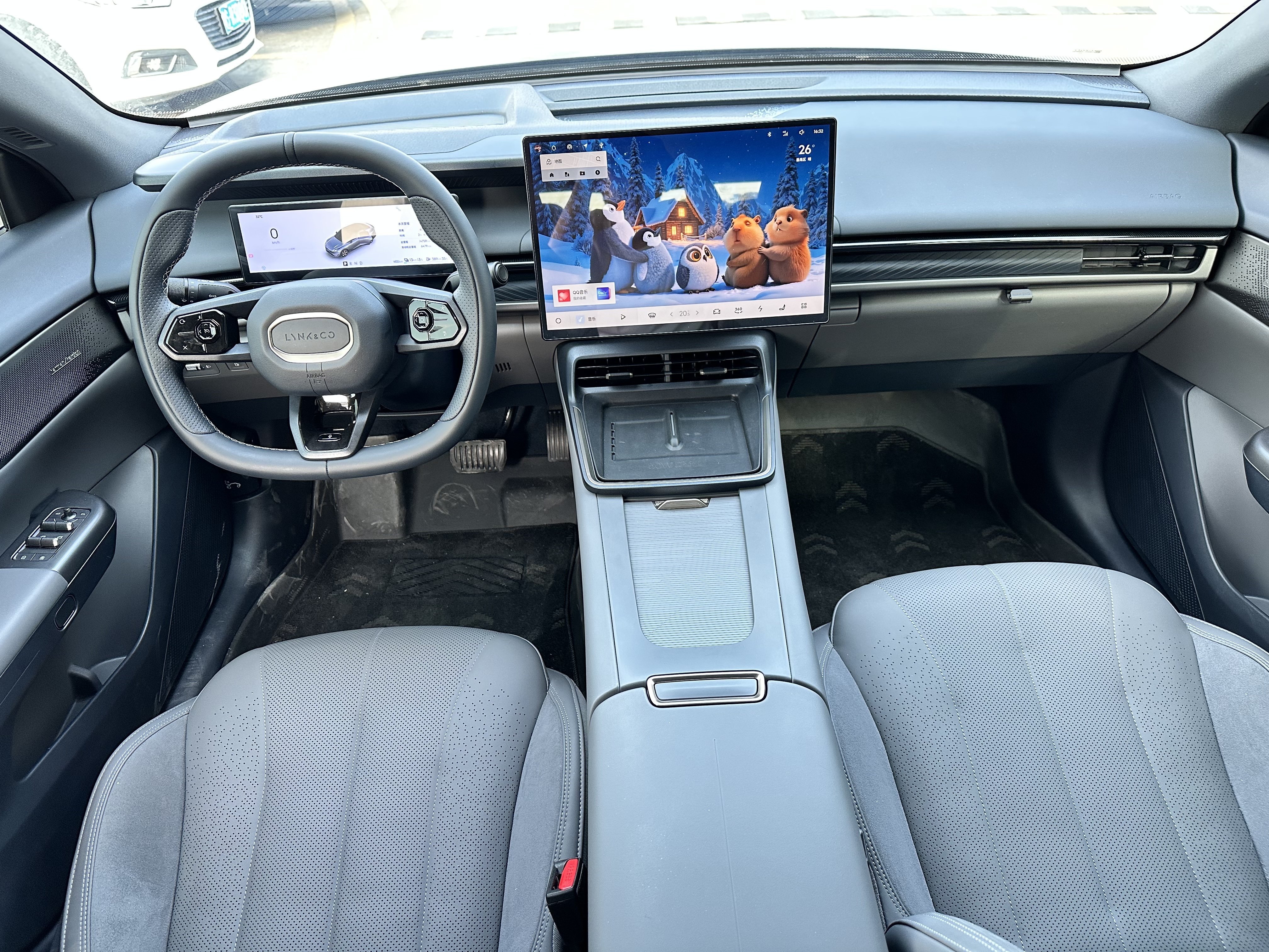 Lynk & Co 07 EM-P 2025 car image #16