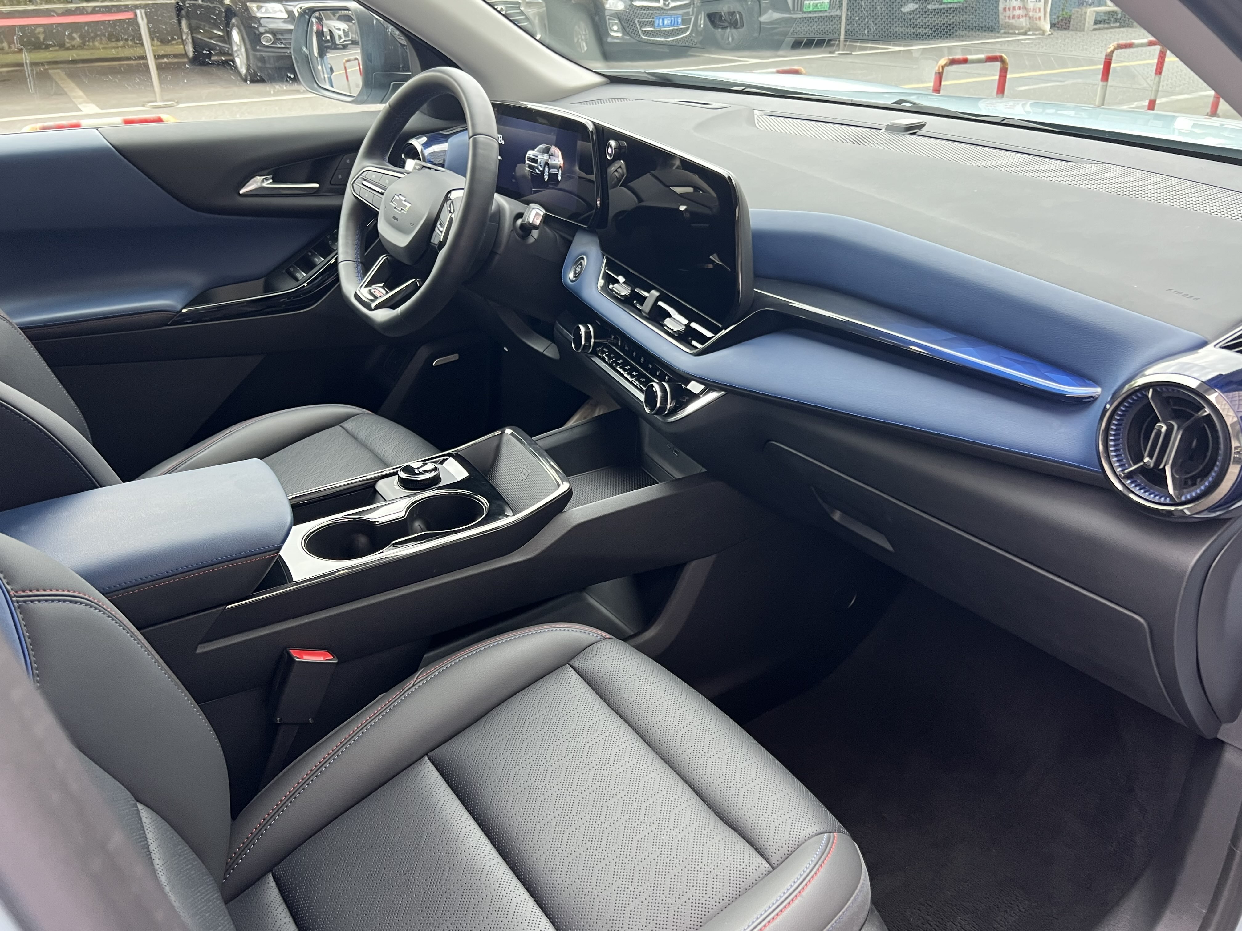 Chevrolet Equinox Plus 2025 car image #16