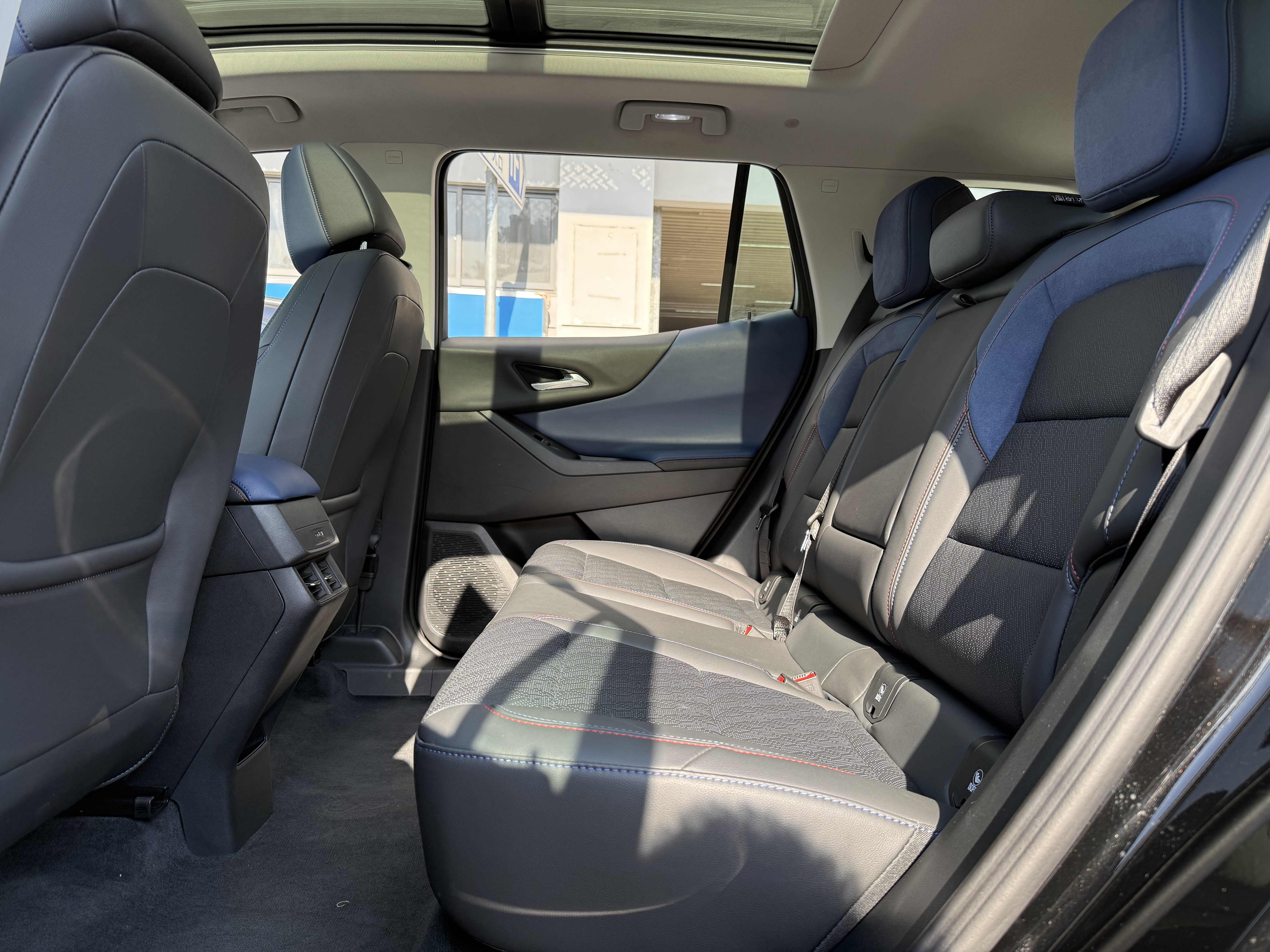 Chevrolet Equinox Plus 2025 car image #16