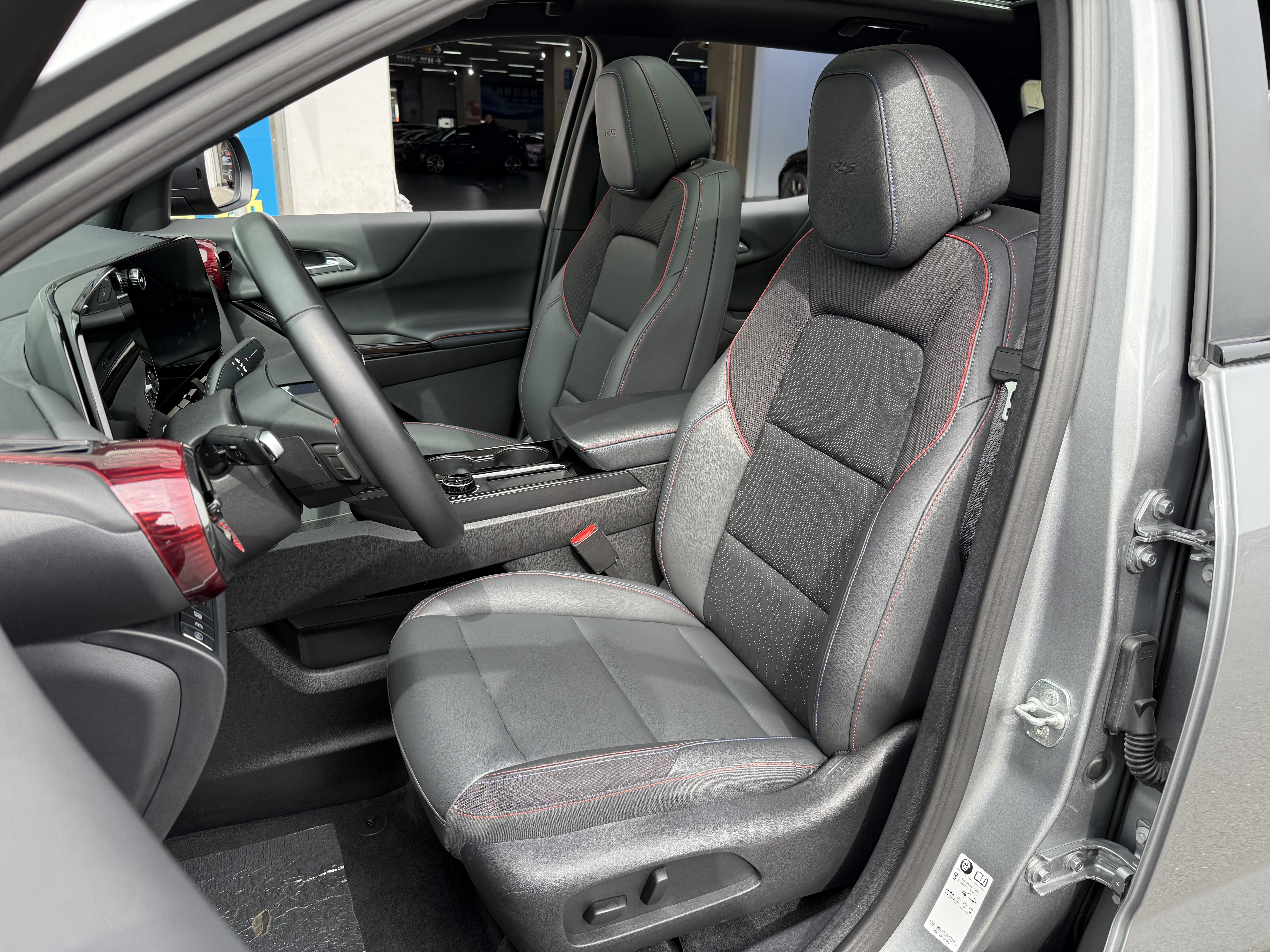 Chevrolet Equinox Plus 2026 car image #16