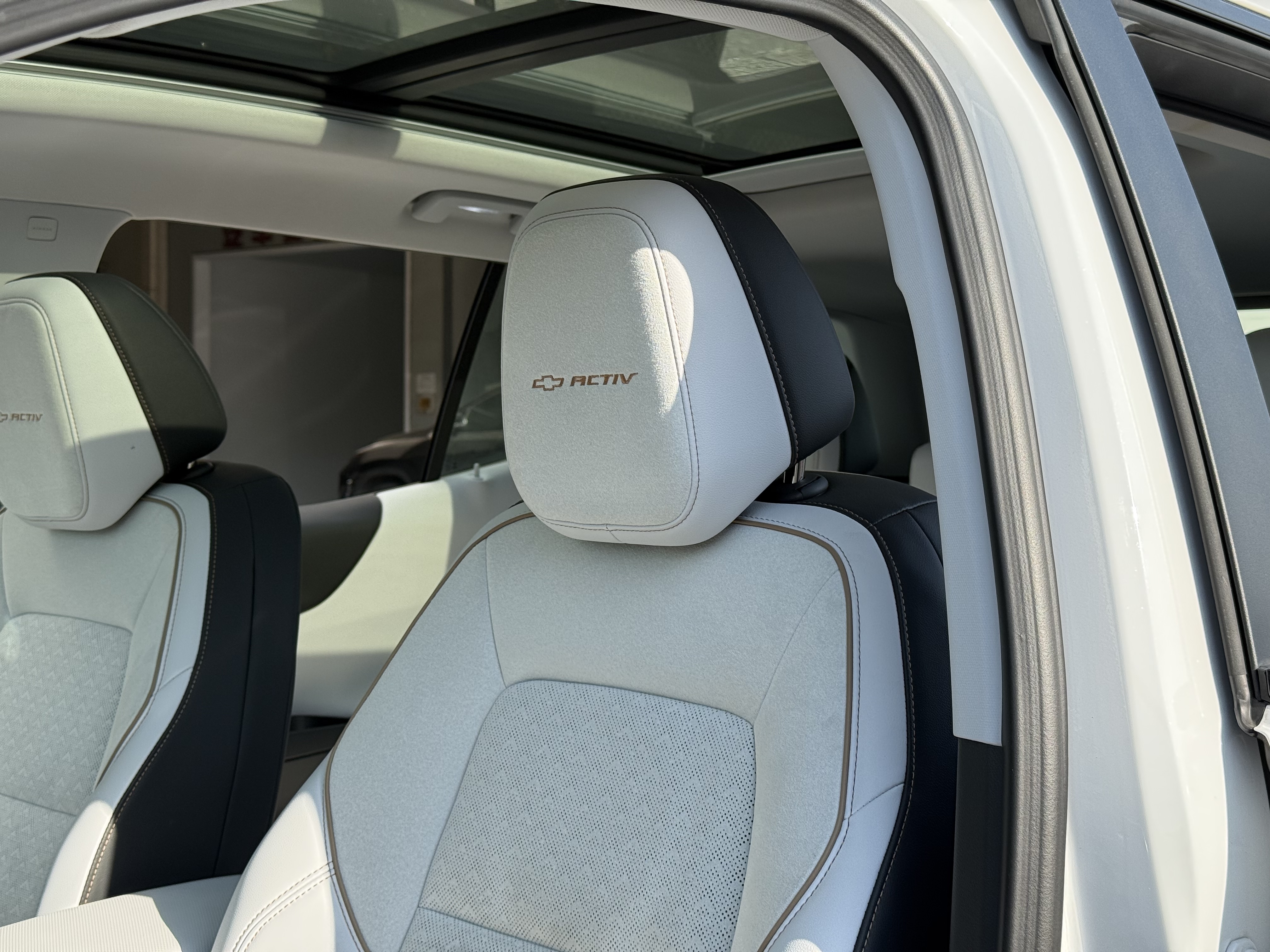 Chevrolet Equinox Plus 2025 car image #16