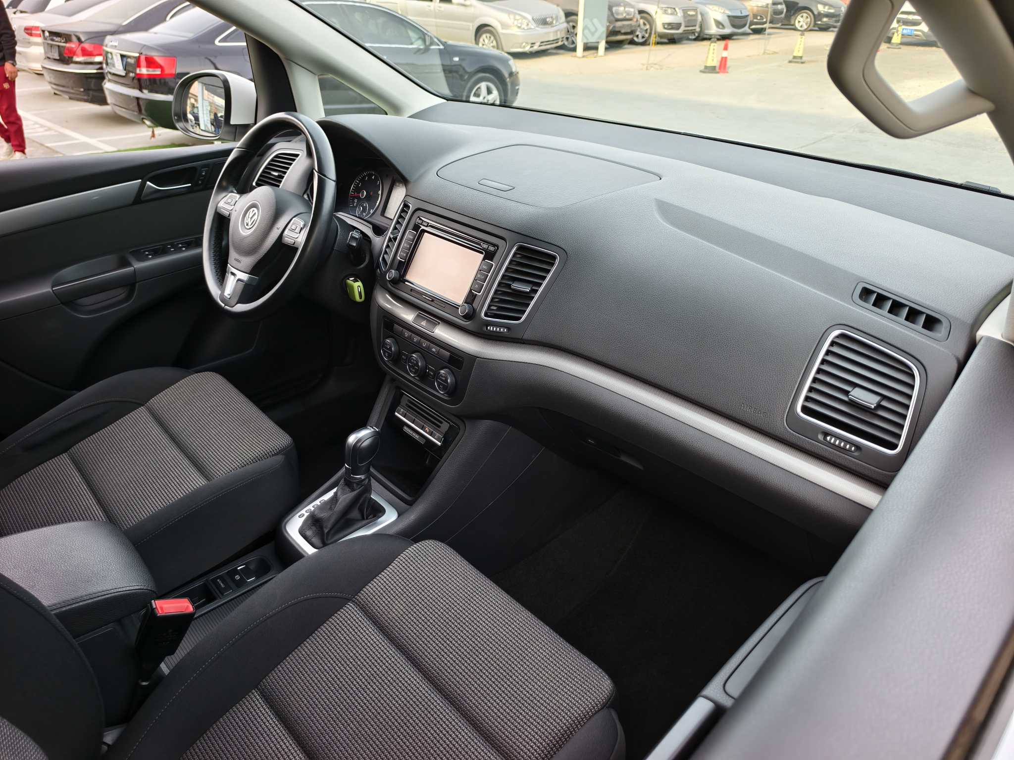 Volkswagen Sharan 2016 صورة سيارة #16