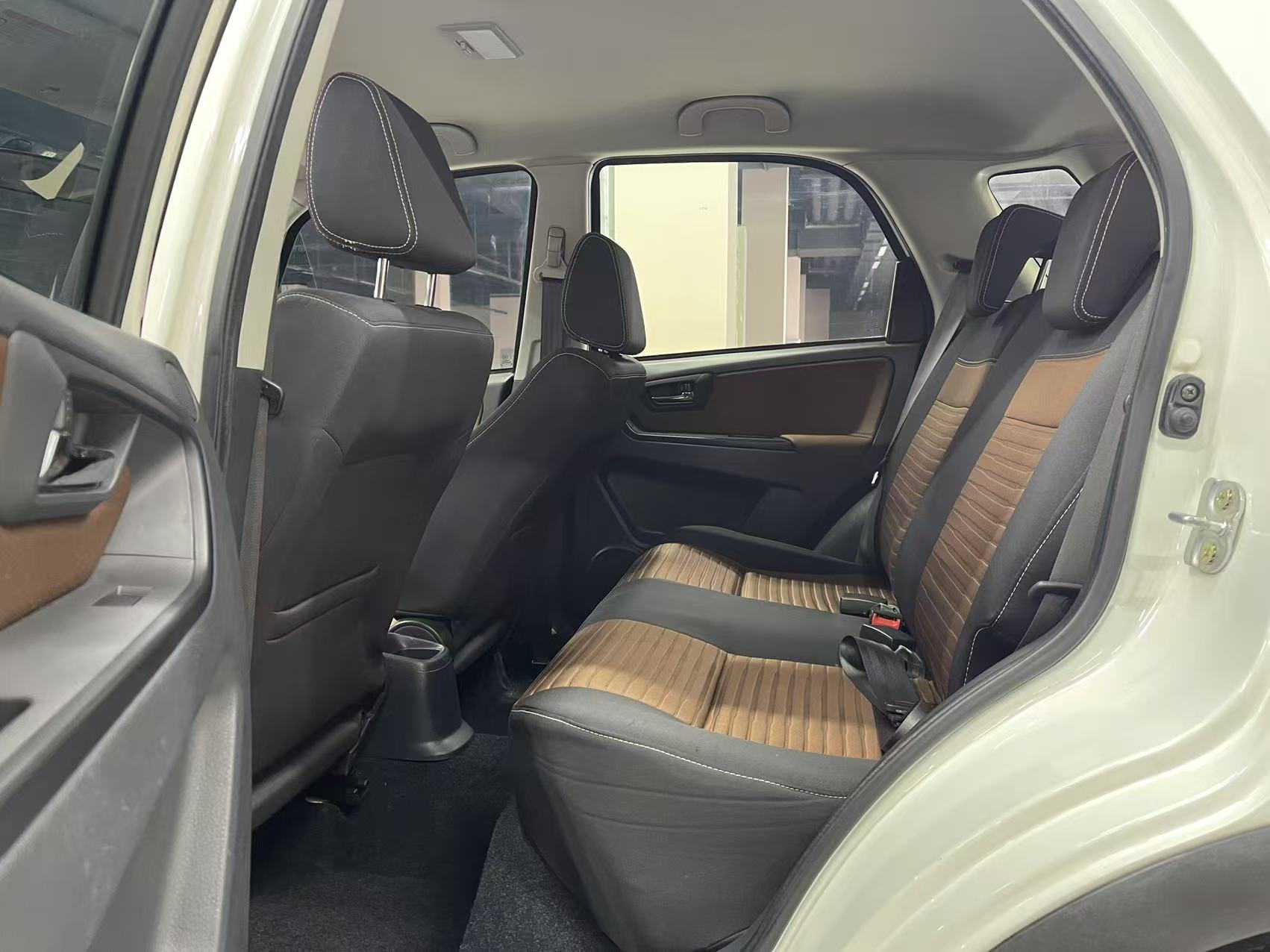 Suzuki SX4 Sedan 2015 imagem de carro #16