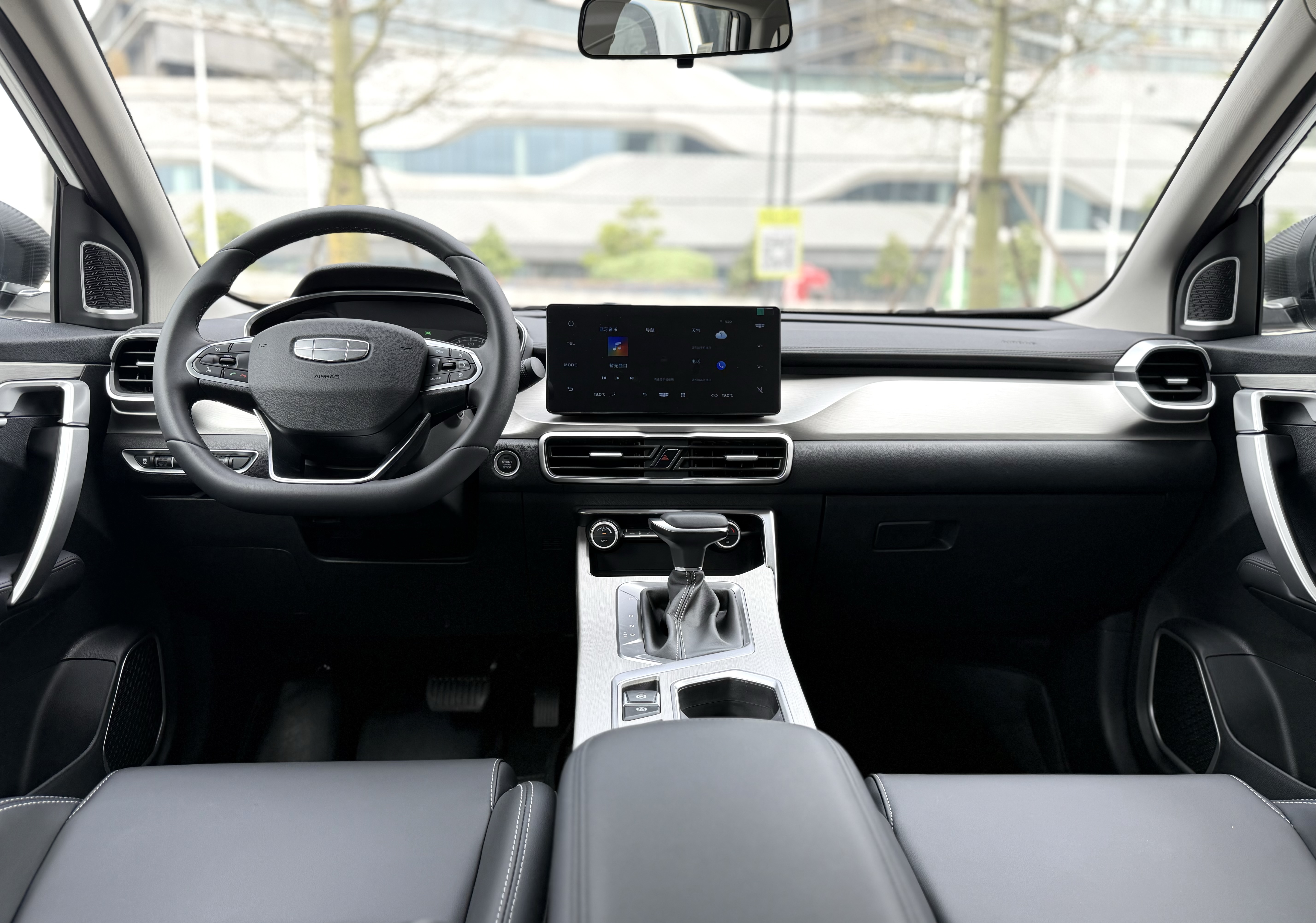 GEELY Coolray 2025 car image #16