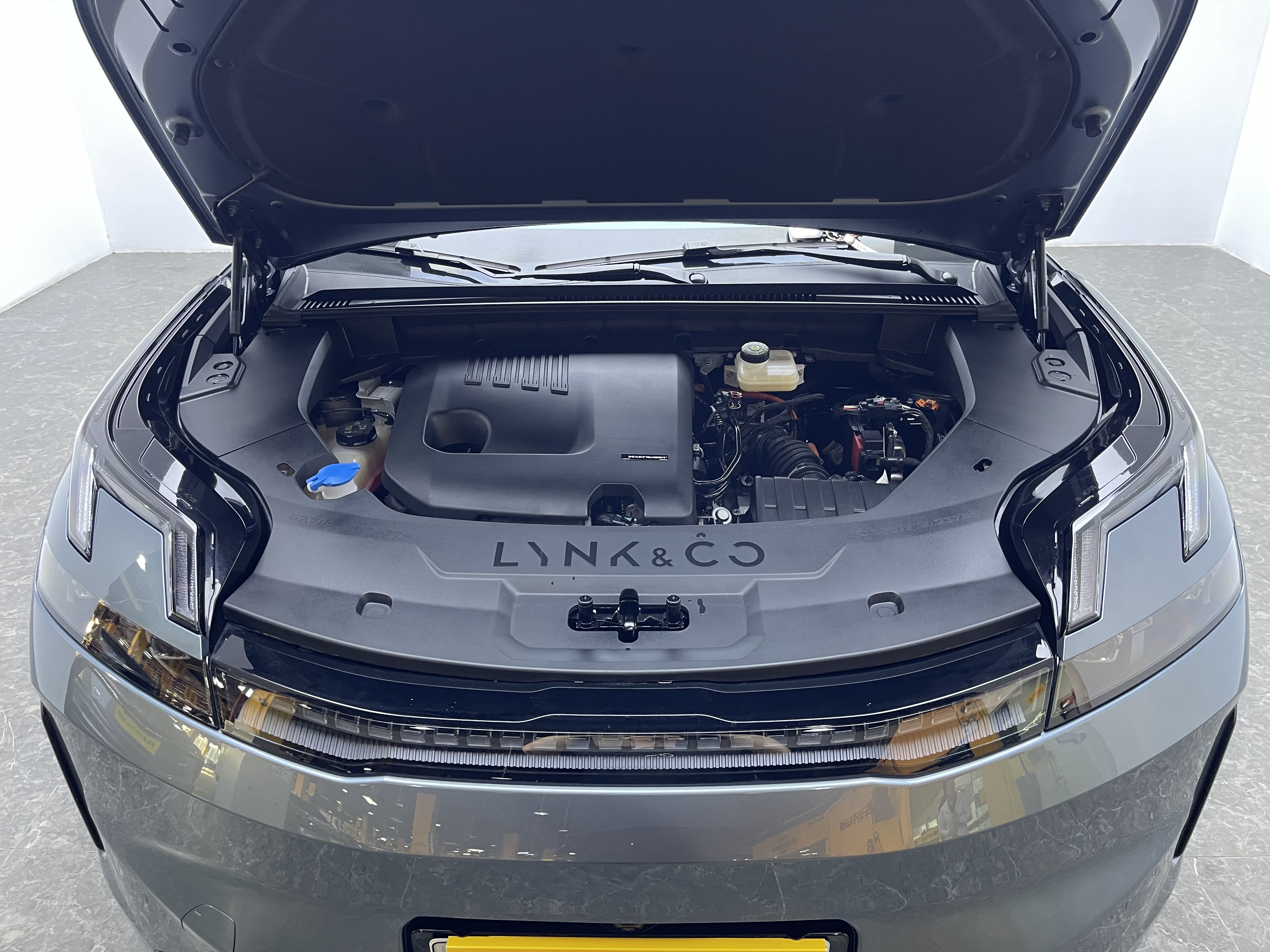 Lynk & Co 08 EM-P 2024 #16 Lynk & Co 08 EM-P 2024 car image #16
