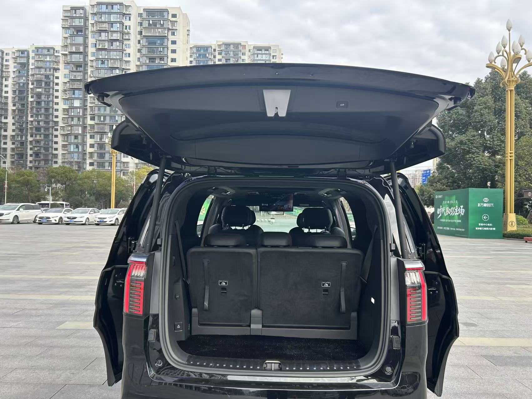 极氪 极氪009 2025 汽车图片 #16