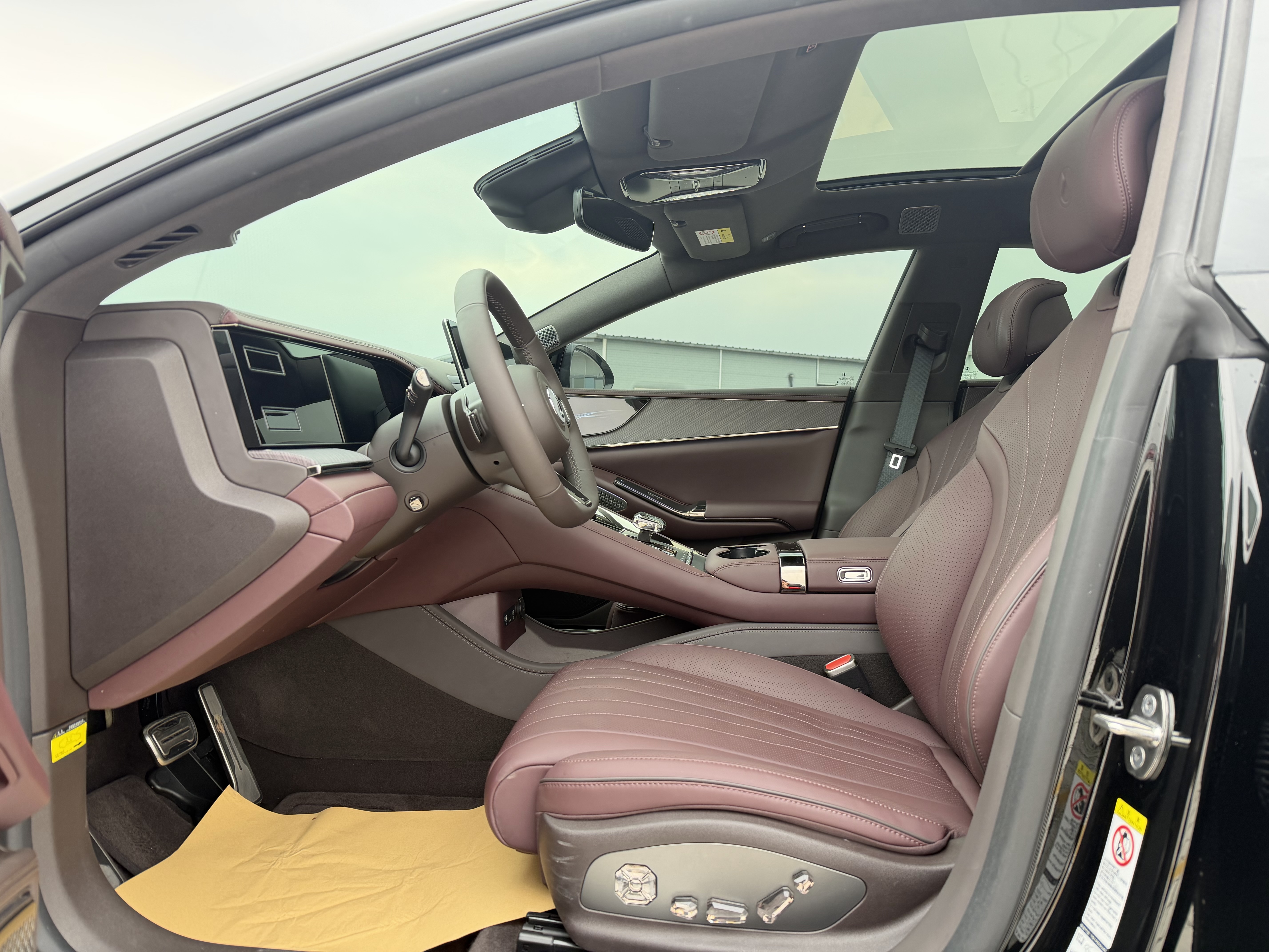 Denza Z9GT 2025 car image #16