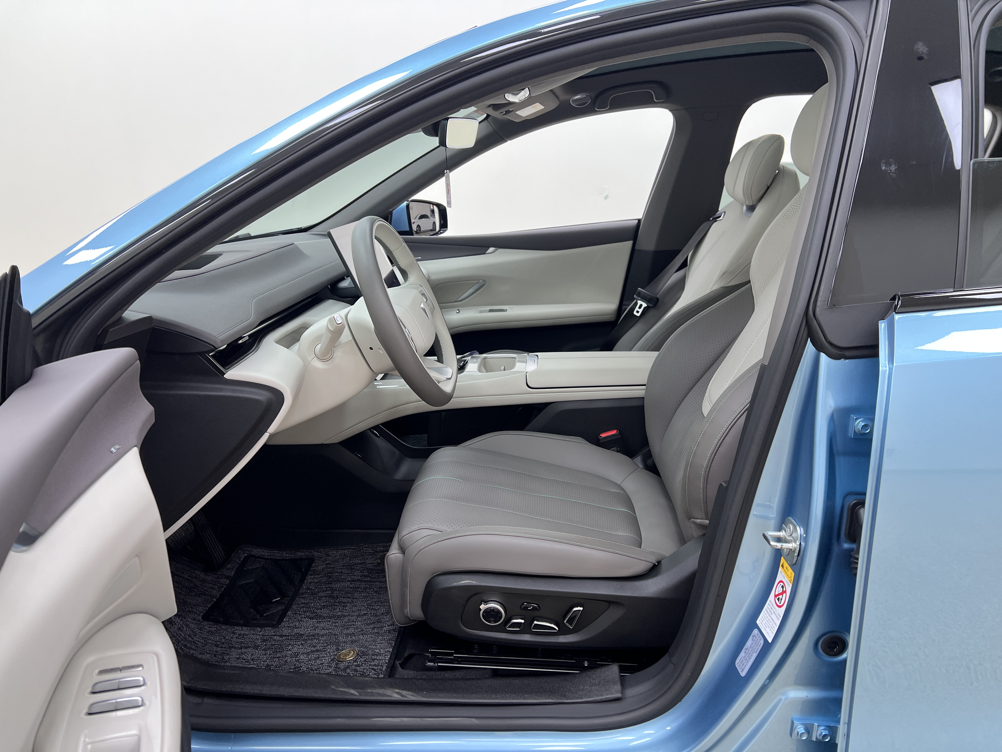 Deepal L07 2024 изображение автомобиля #16